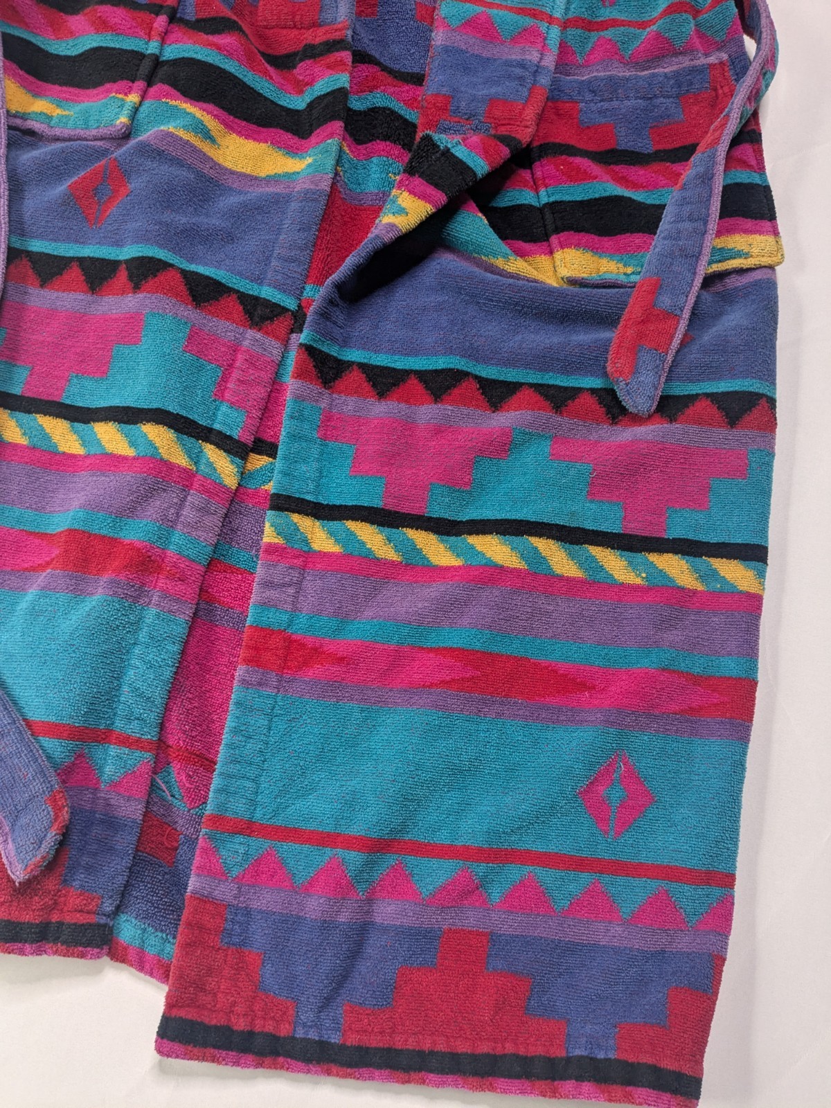 VTG TJ Lawford Bathrobe Bold Southwestern Aztec Tribal Belted Pockets Size M