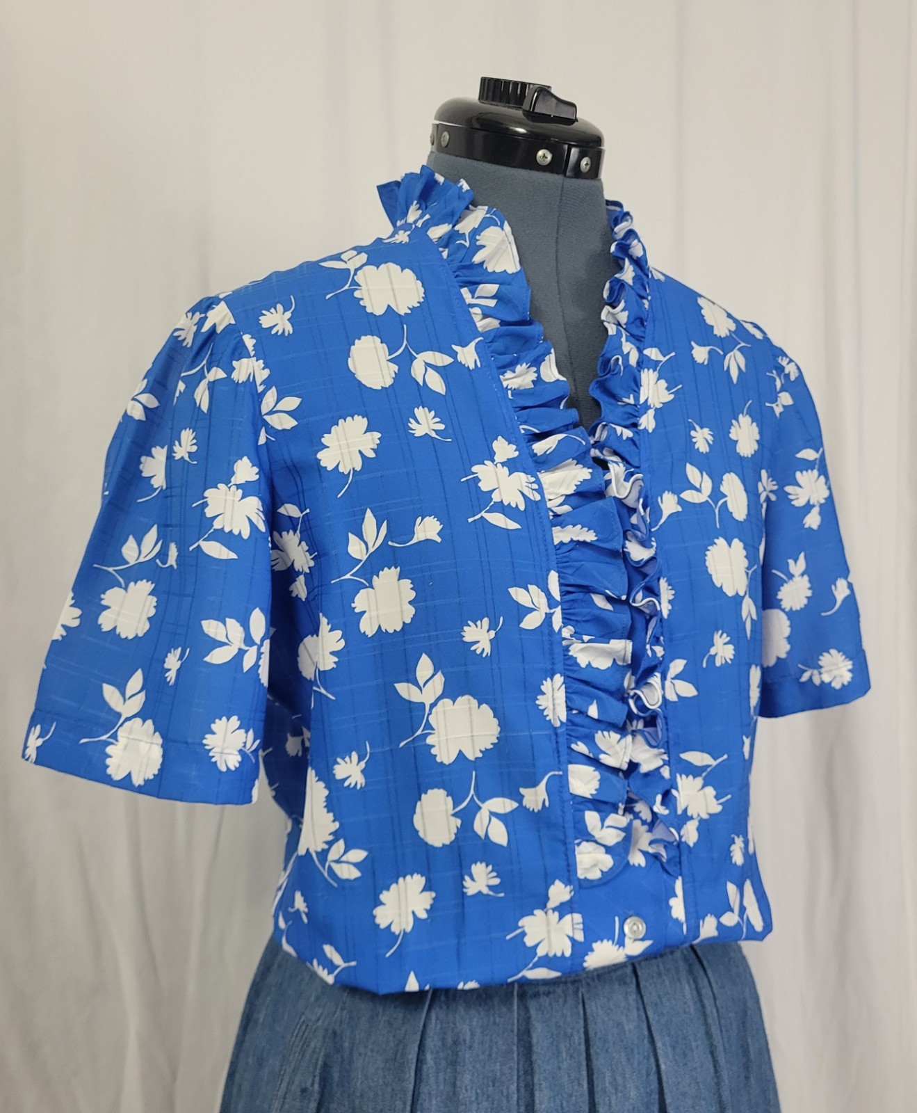 Vtg Jonquil Blue S/S Blouse w White Florals & Ruffled Collar/Button Down Size 12