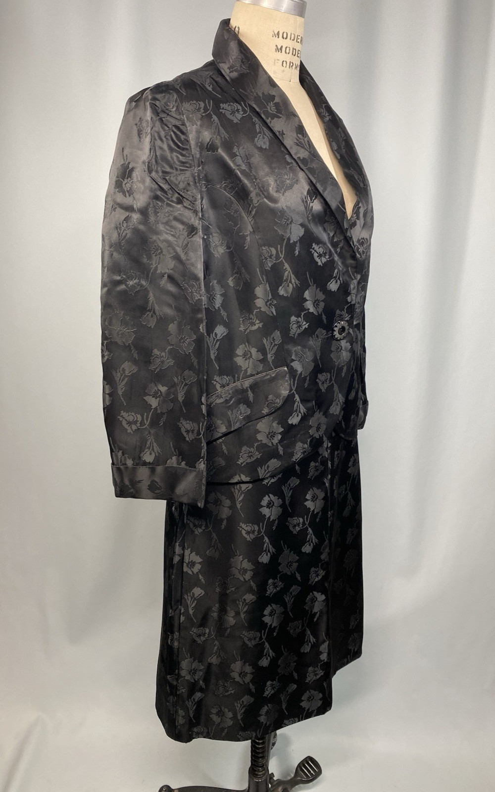 Vintage Skirt Suit SIZE LARGE black jacquard tailored classic 50s 60s goth