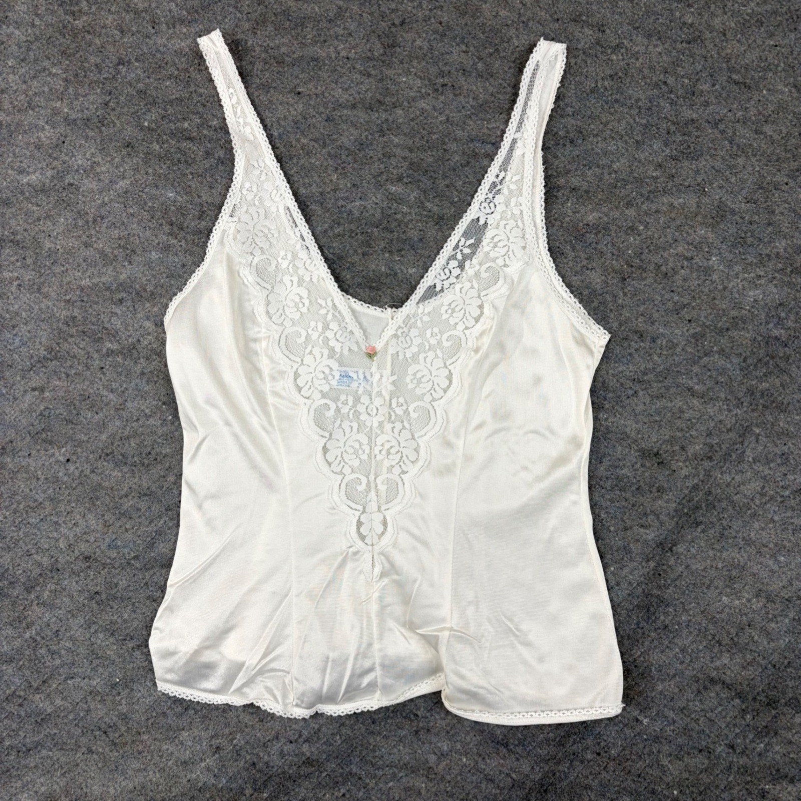 Vintage Maidenform Chantilly Lace Camisole Ivory ILGWU Made in USA Size 34 64104