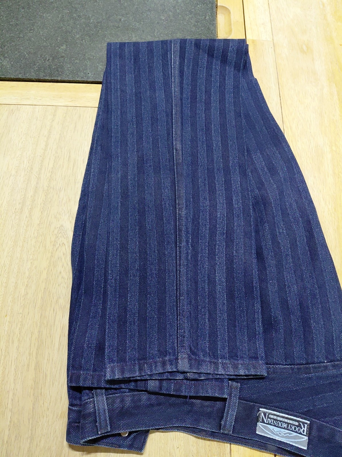 Vintage Rocky Mountain Jeans Size 30/11 Inseam 34 Dark Blue w/ stripes