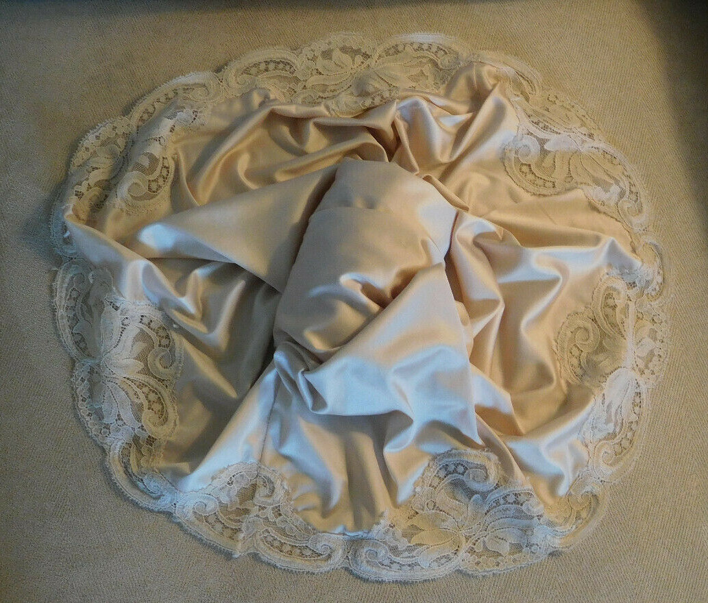VINTAGE BEIGE w/BEAUTIFUL LACE MODERN MAID WOMEN’S NON-CLING NYLON FULL SLIP 32