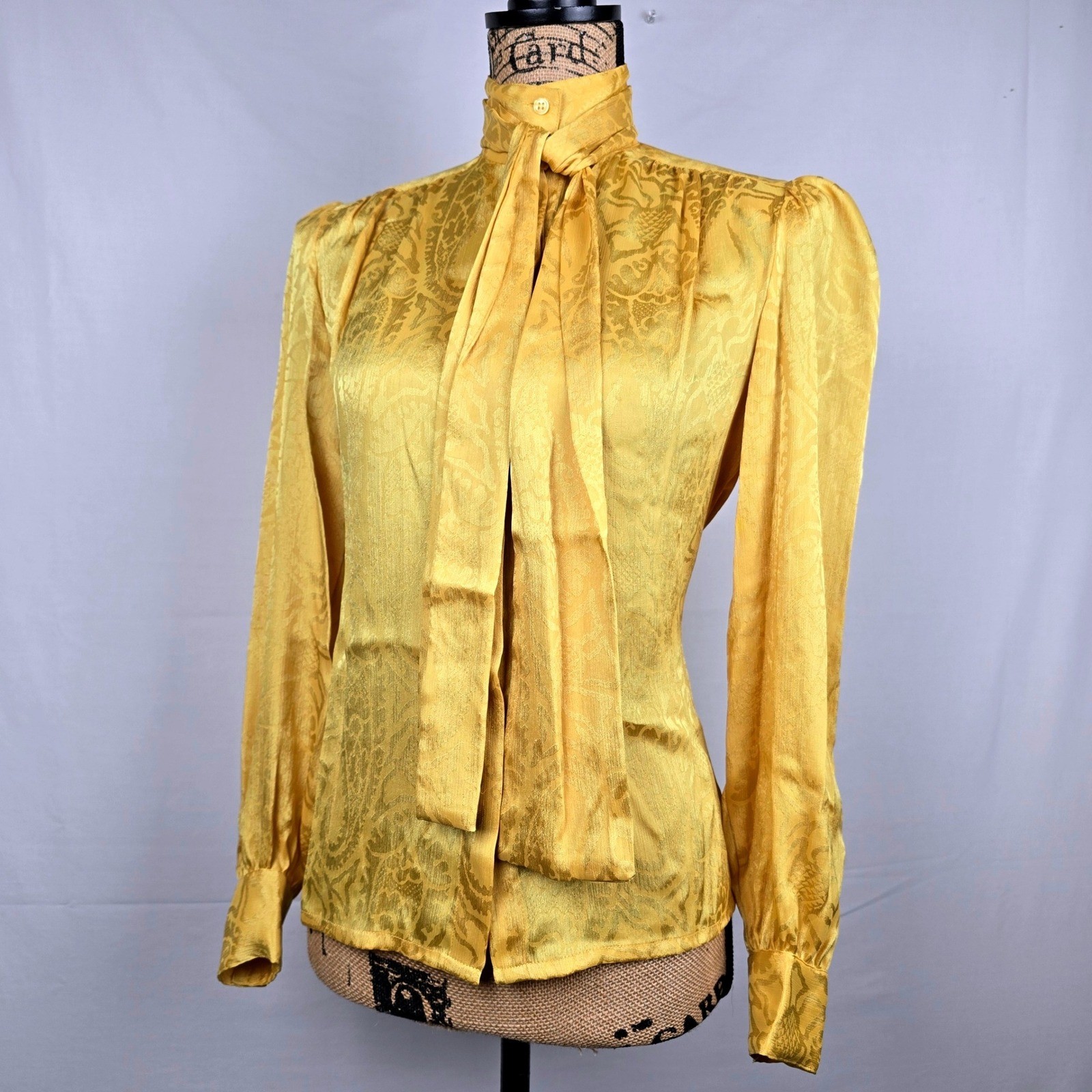 La Chine Classic Galinda Wang Vtg. Mustard Yellow Paisley Jacquard Bow Blouse 4