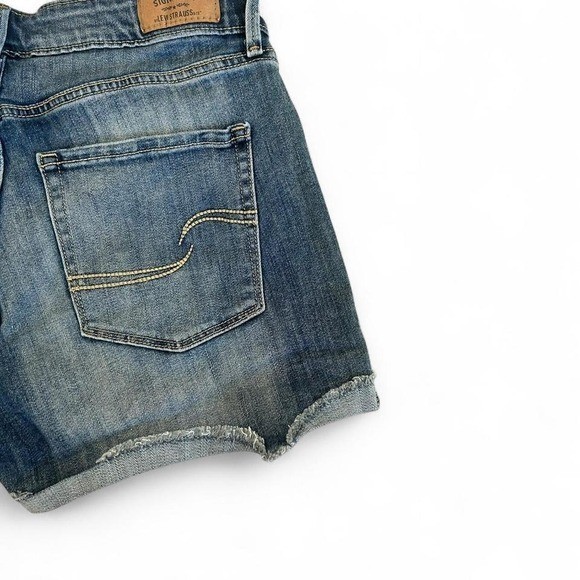 Levi high rise Jean shorts size 8/29 EUC cut off denim