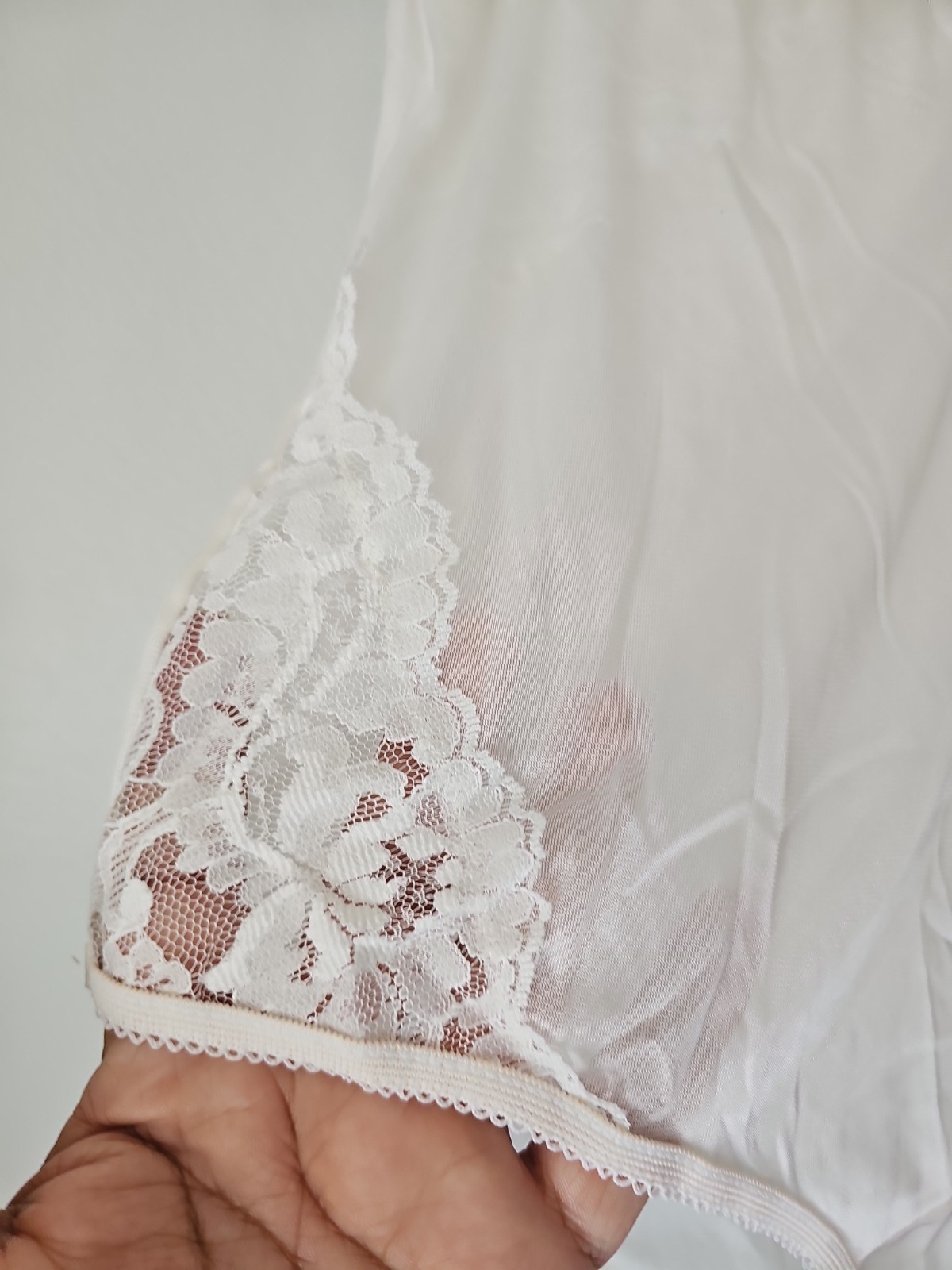 Vanity Fair 100% Nylon Soft White Panties Lace Detail Satin Finish Size 6