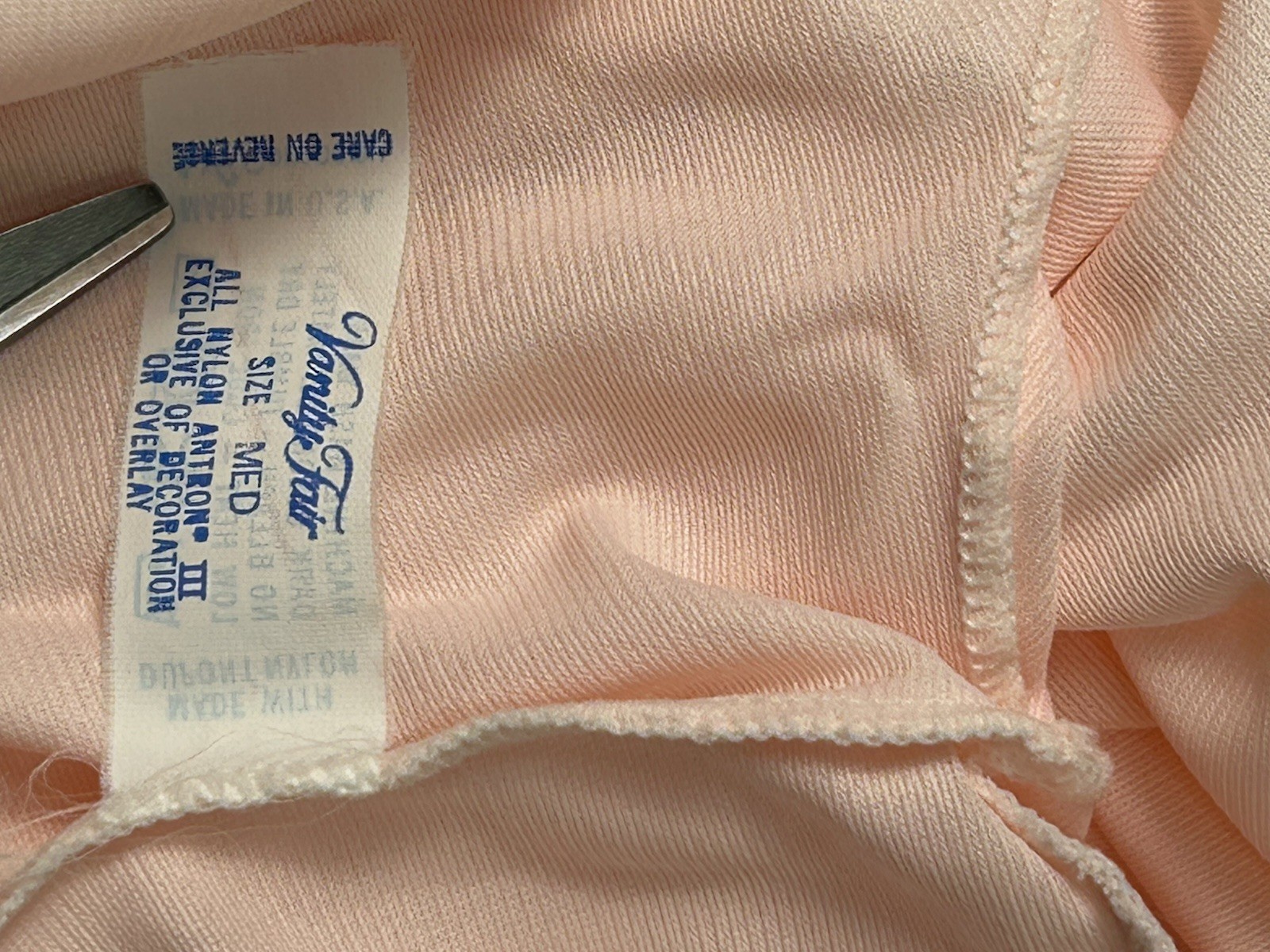 Vintage Vanity Fair Pink Nylon Robe Sz M Silky Loungewear Feminine Classic