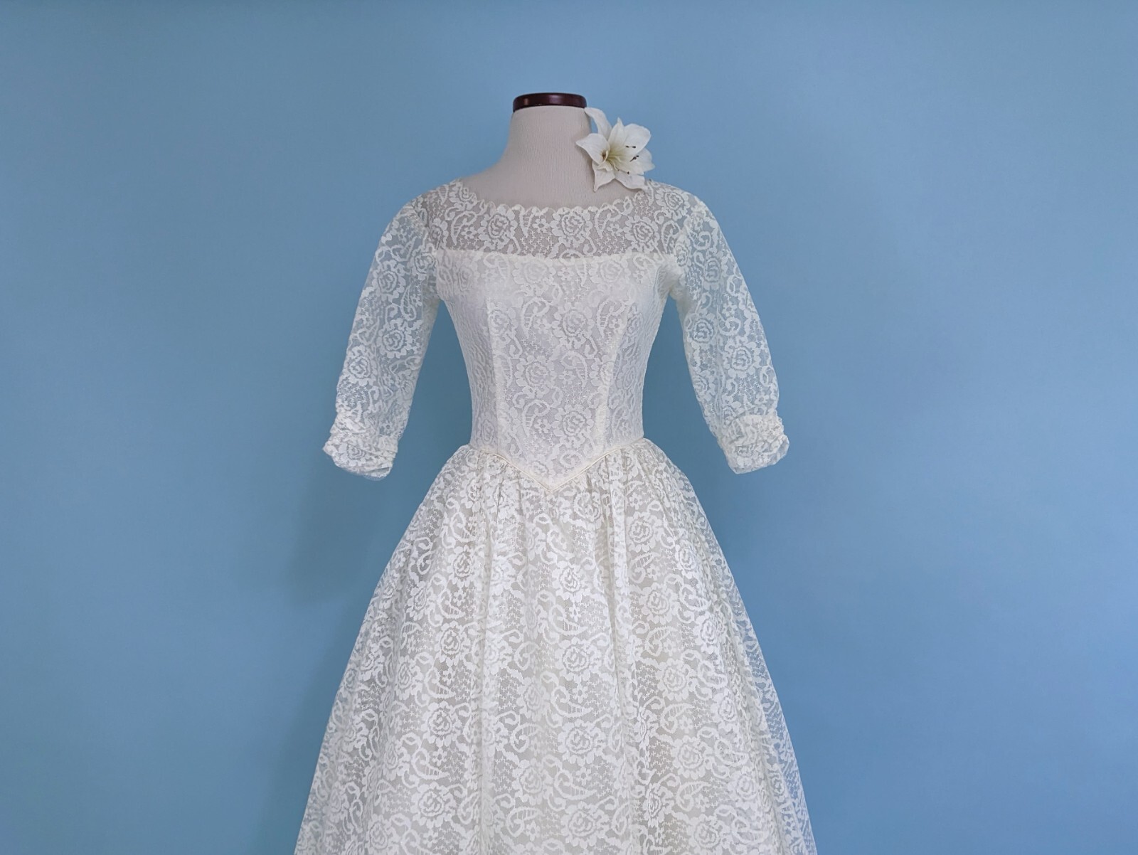 Vintage 1950s 50s Mint Condition Lace and Tulle Ivory Long Sleeve Wedding Dress