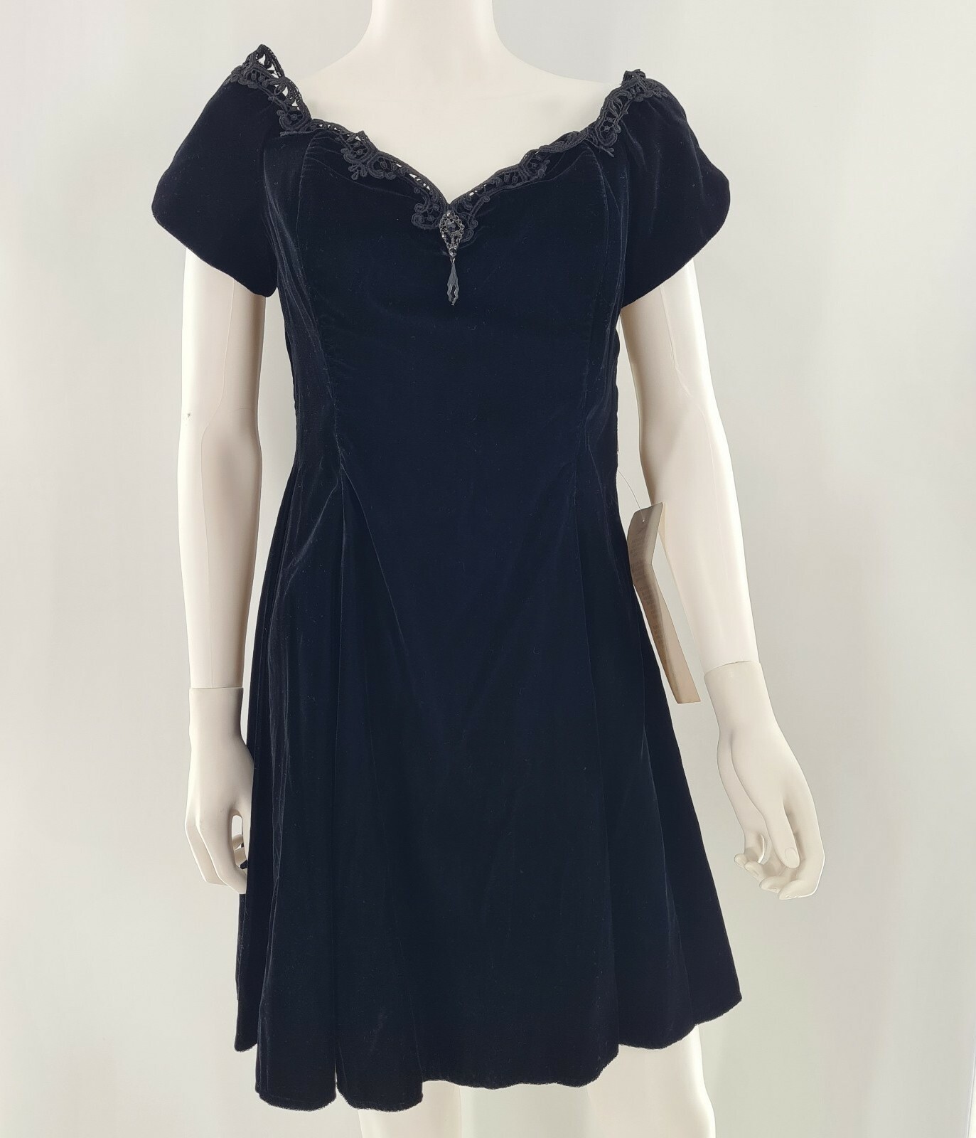 NWT Scott McClintock Black Velvet Dress 12 Brooch Sweetheart Neck Gunne Sax