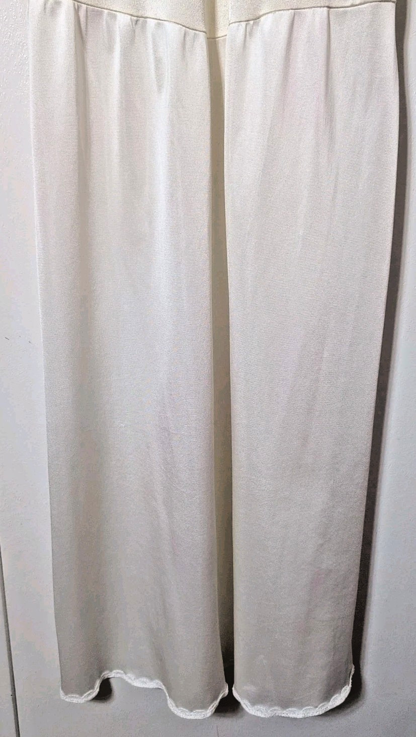 Vintage Warner’s Full Slip Ballet Dress V Neck Antron Nylon Size 38 Beige