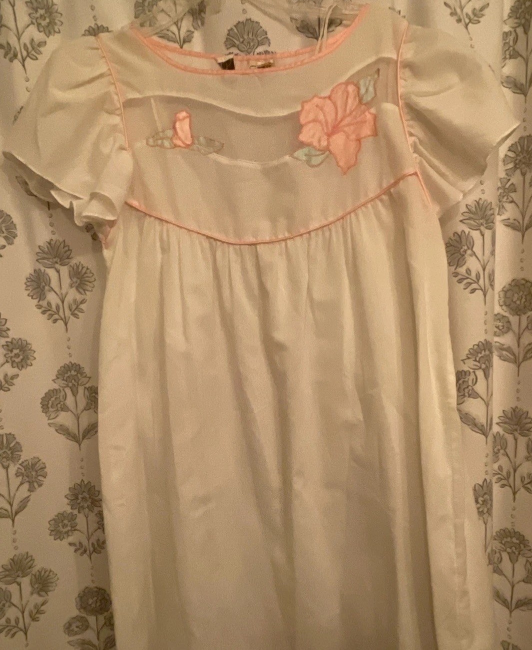 Vintage Oscar de La Renta For Swirl Nightgown White W/Pink Lily Appliqué Small P