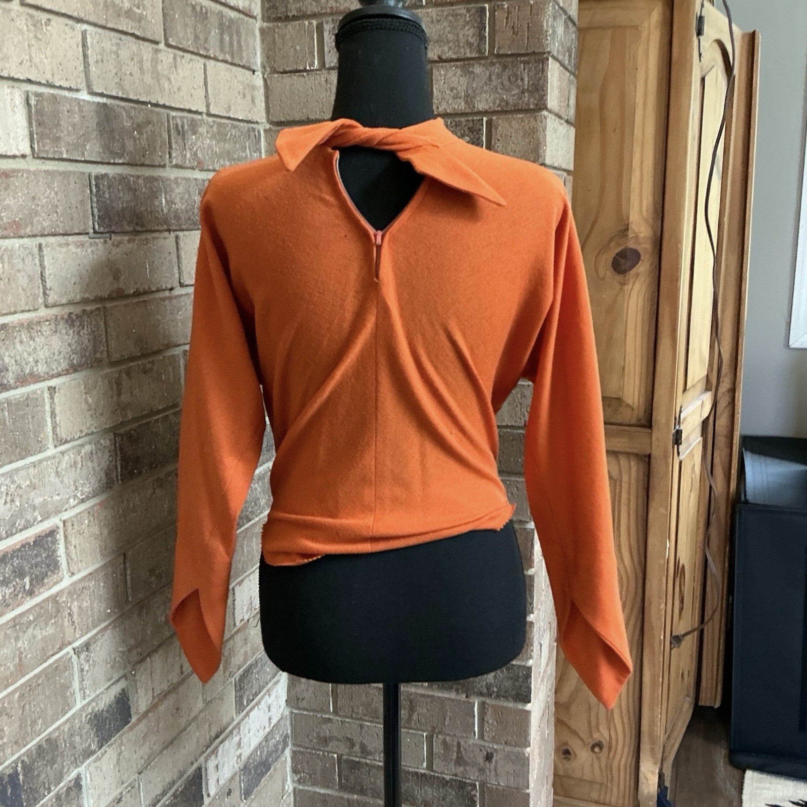60s VINTAGE Lily Montez California Orange Knit top Tie Neck Size 10 Womens #19D4