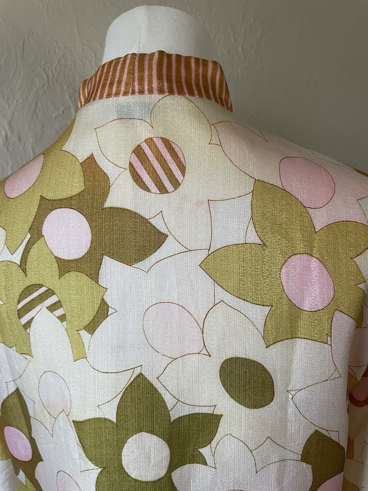 Vintage 60s Alex Coleman Abstract Mod Psychedelic Floral Collarless Button up