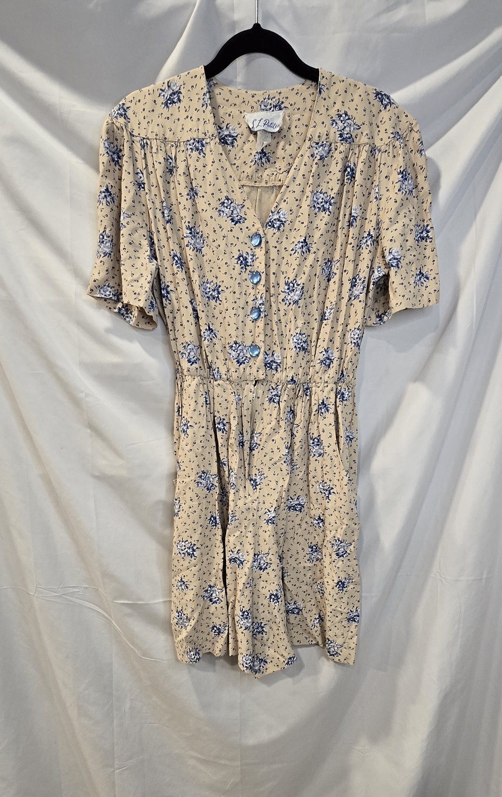Vintage S.L. Petites Romper Size 12 Beige With Blue Flowers Pockets