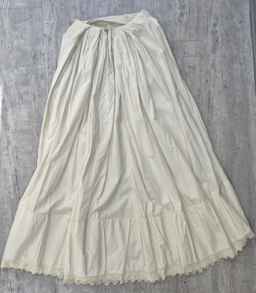 ANTIQUE VICTORIAN WHITE COTTON PETTICOAT SKIRT W/ CROCHET LACE – Waist 24″