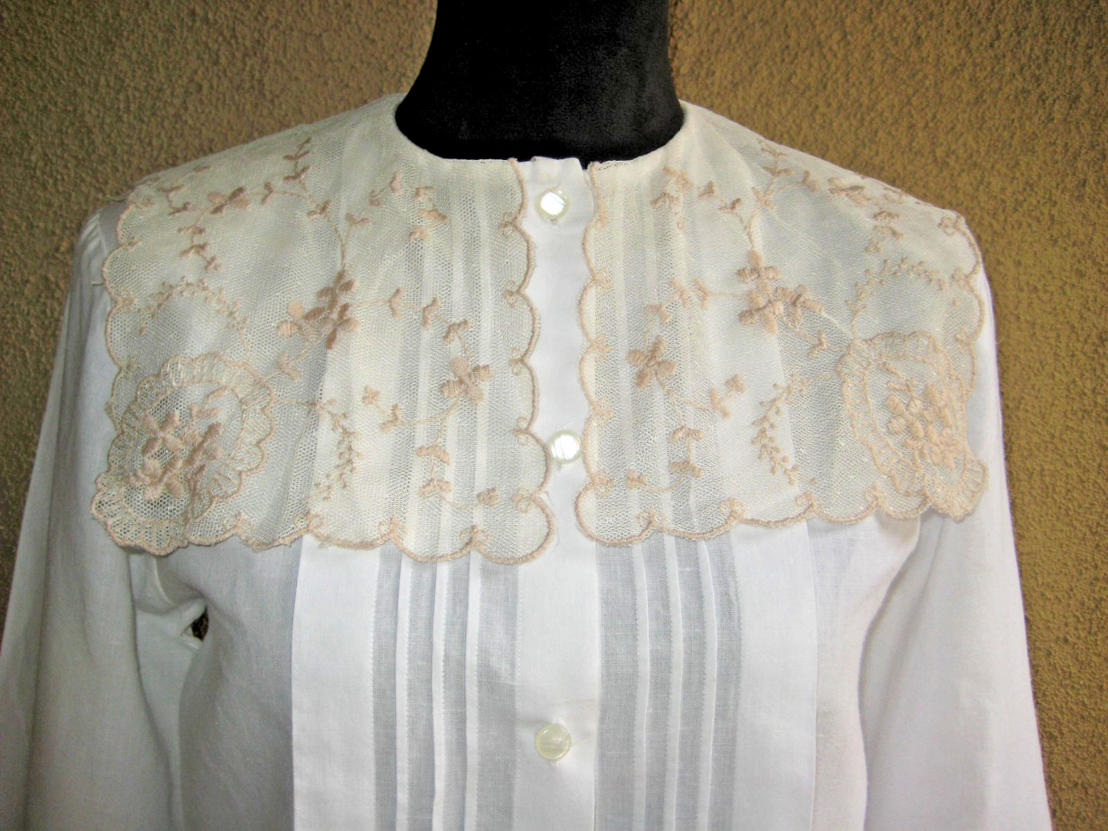 Vintage Outback Red white Ramie/cotton pintuck mesh embroidery collar blouse S