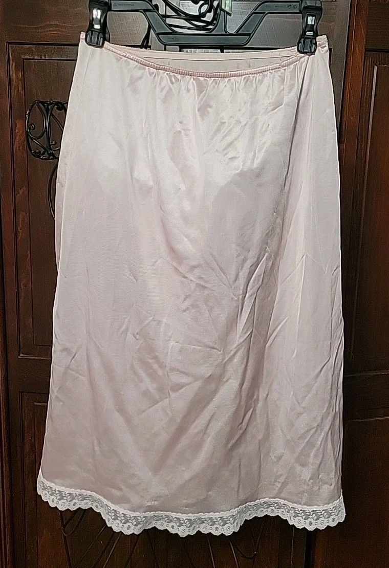 Vtg Pink 1/2 Slip Size Medium Silky Nylon Lace Hem Union Label 27″ Side Slit