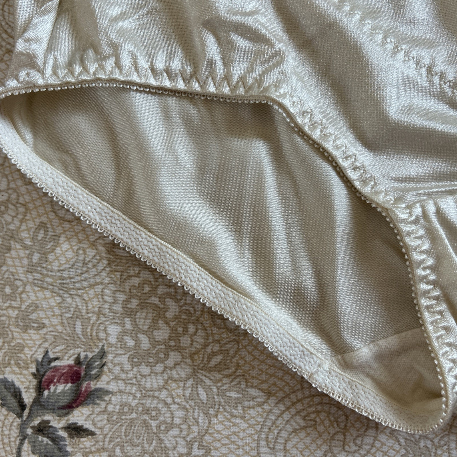 Underscore Shapewear Moderate Control Beige Panties Briefs Sz Med NWOT