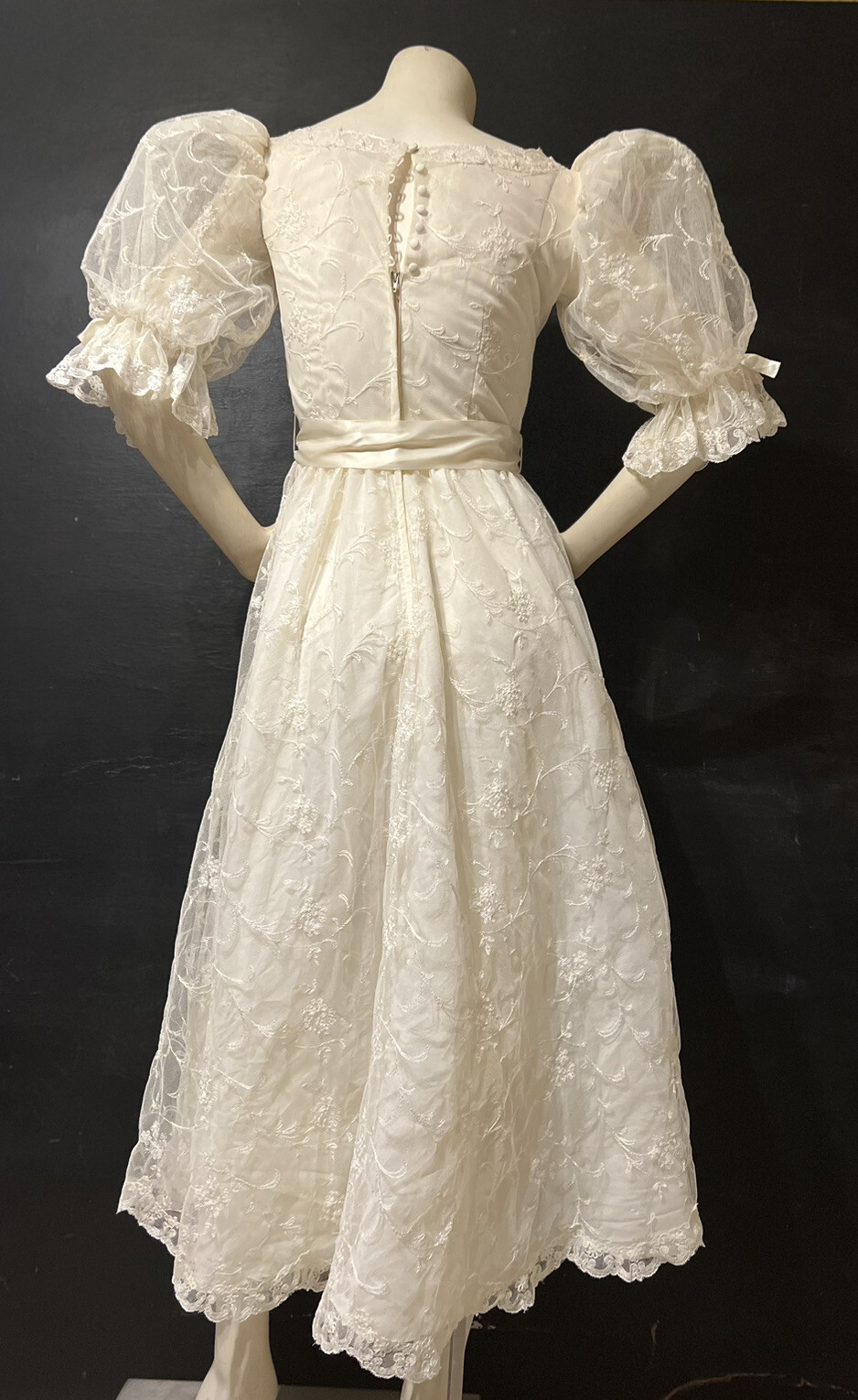 VTG 1980s ILGWU Lace Dress Square Neck Puff Sleeves Full Skirt Princess Style M