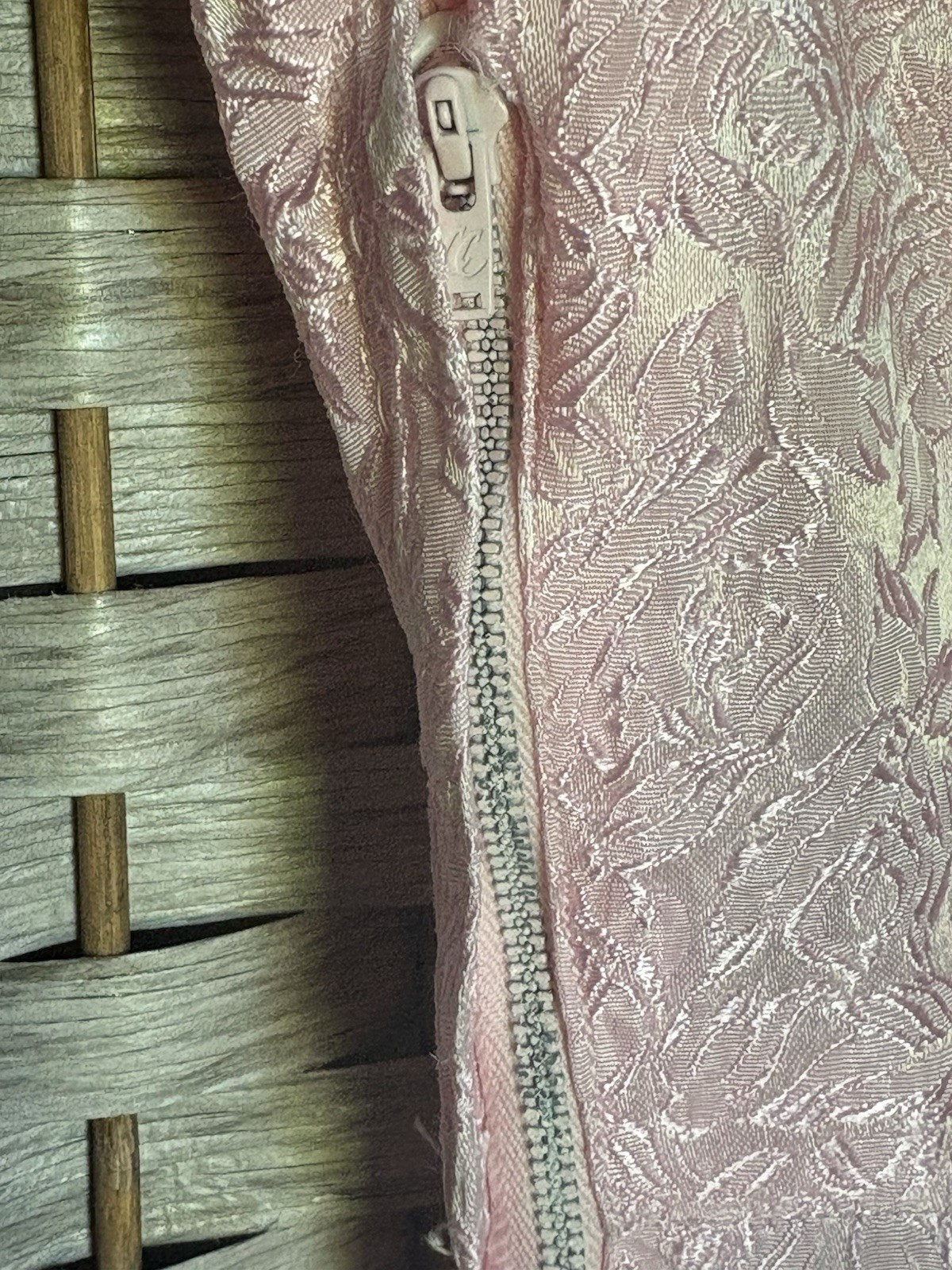50’s Vintage PINK BROCADE TAILORED Cocktail SHEATH DRESS – XS