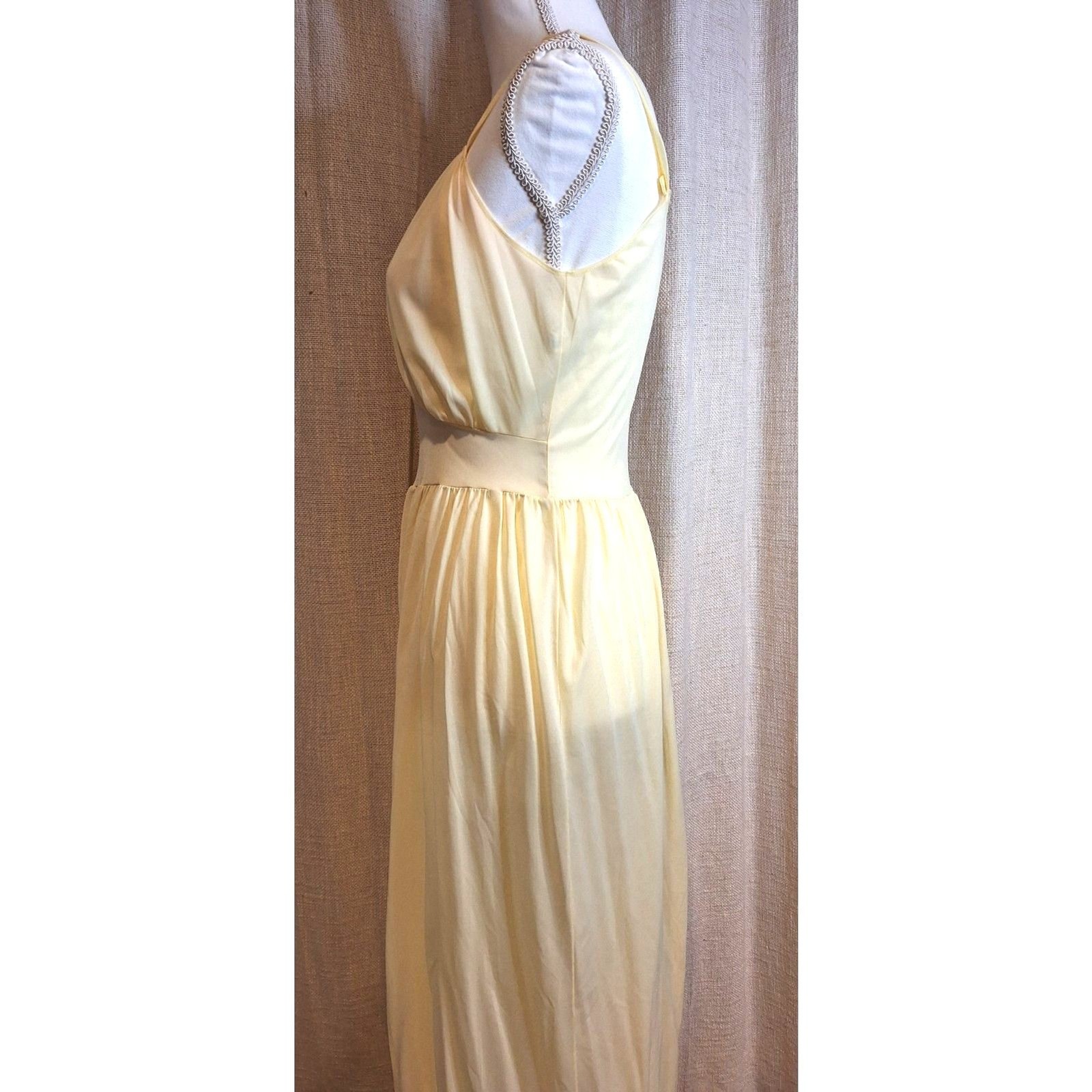 Vanity Fair Ladies Yellow Vintage Nightgown