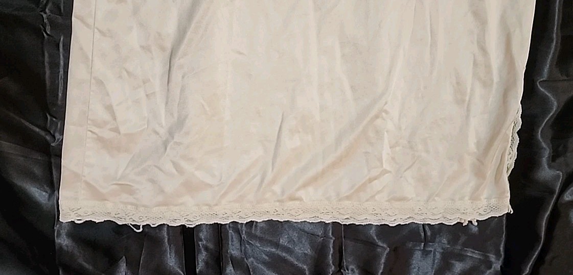 Vintage DuPont Antron III Nylon Lace Full Slip sz 34 Anti Static Cling Cream R3