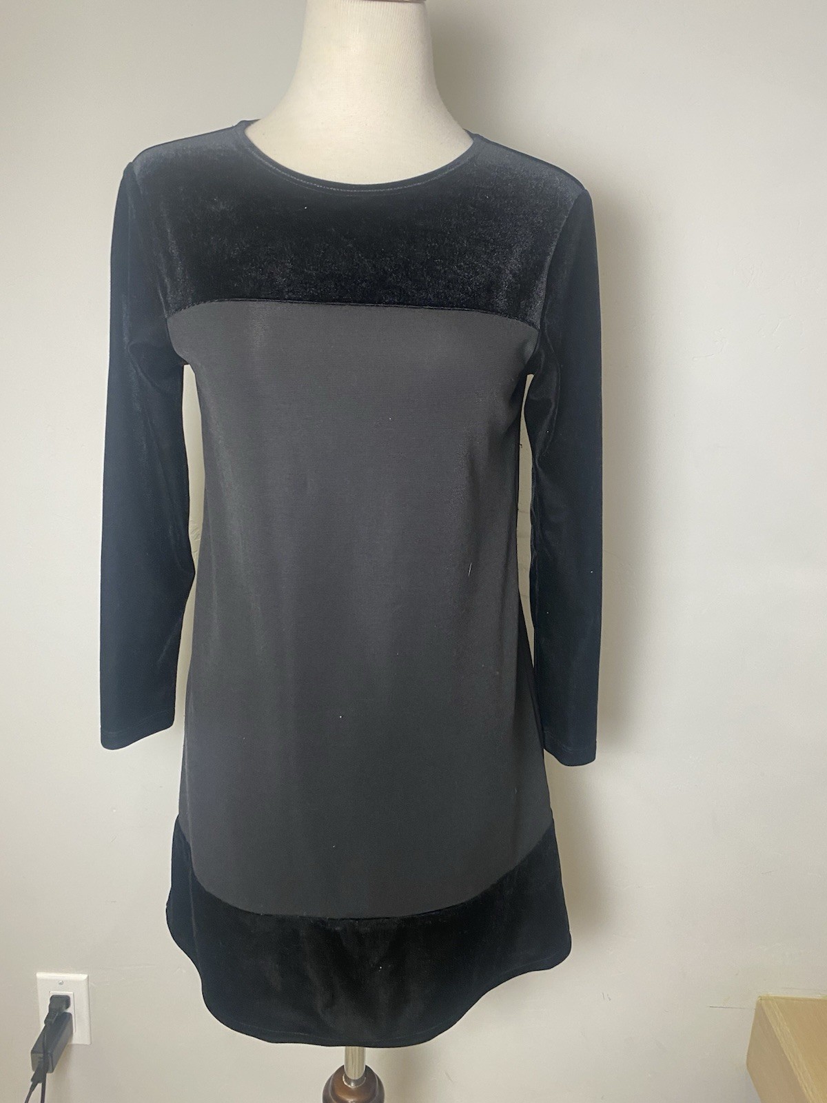 Vintage 90’s CDC Petites Black Velvet Mini Dress Size 4 Women’s Long Sleeve MOD