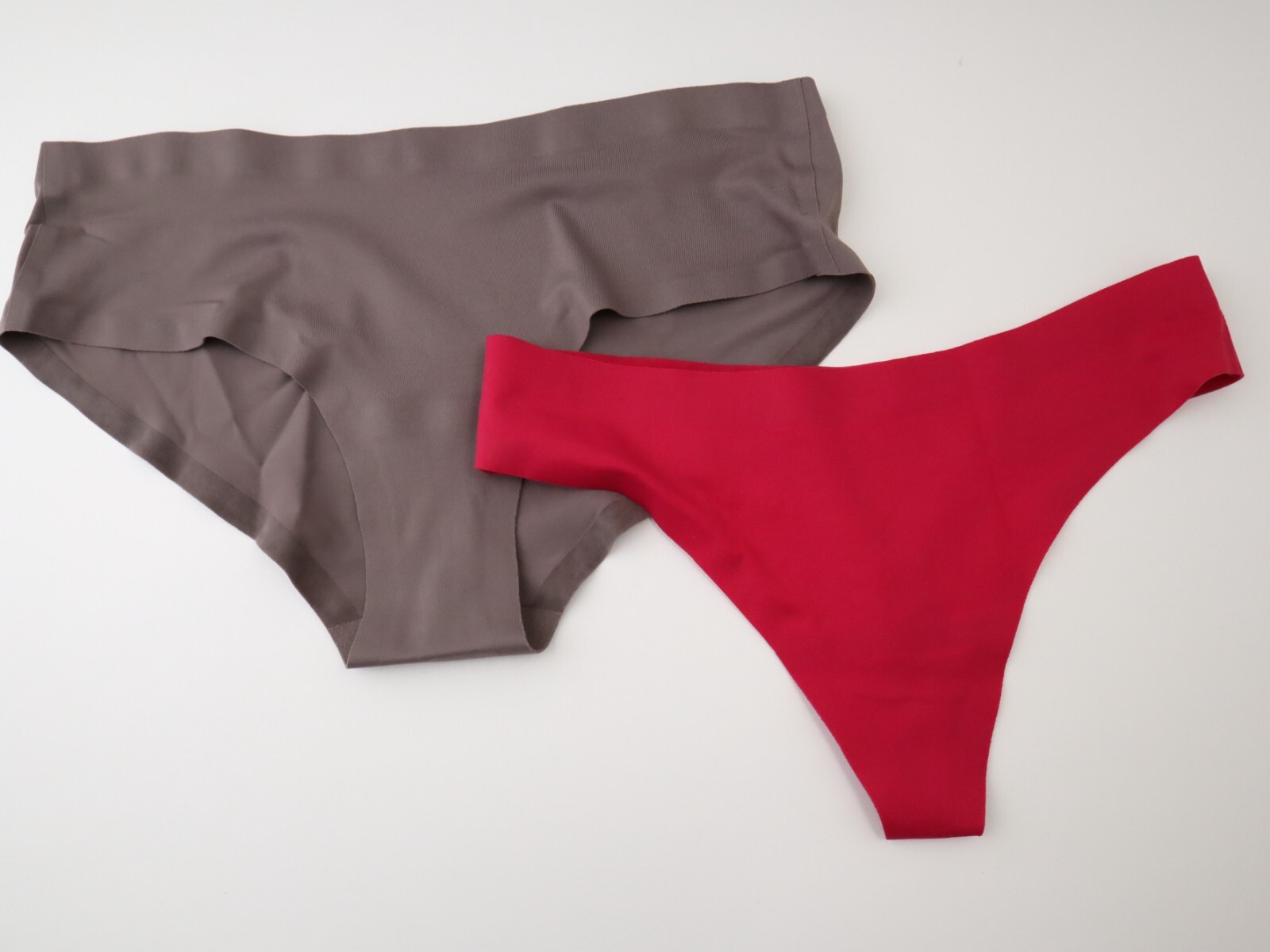 2 Victoria’s Secret VINTAGE 2008 No Show Hiphugger & Thong Panties Lot SMALL