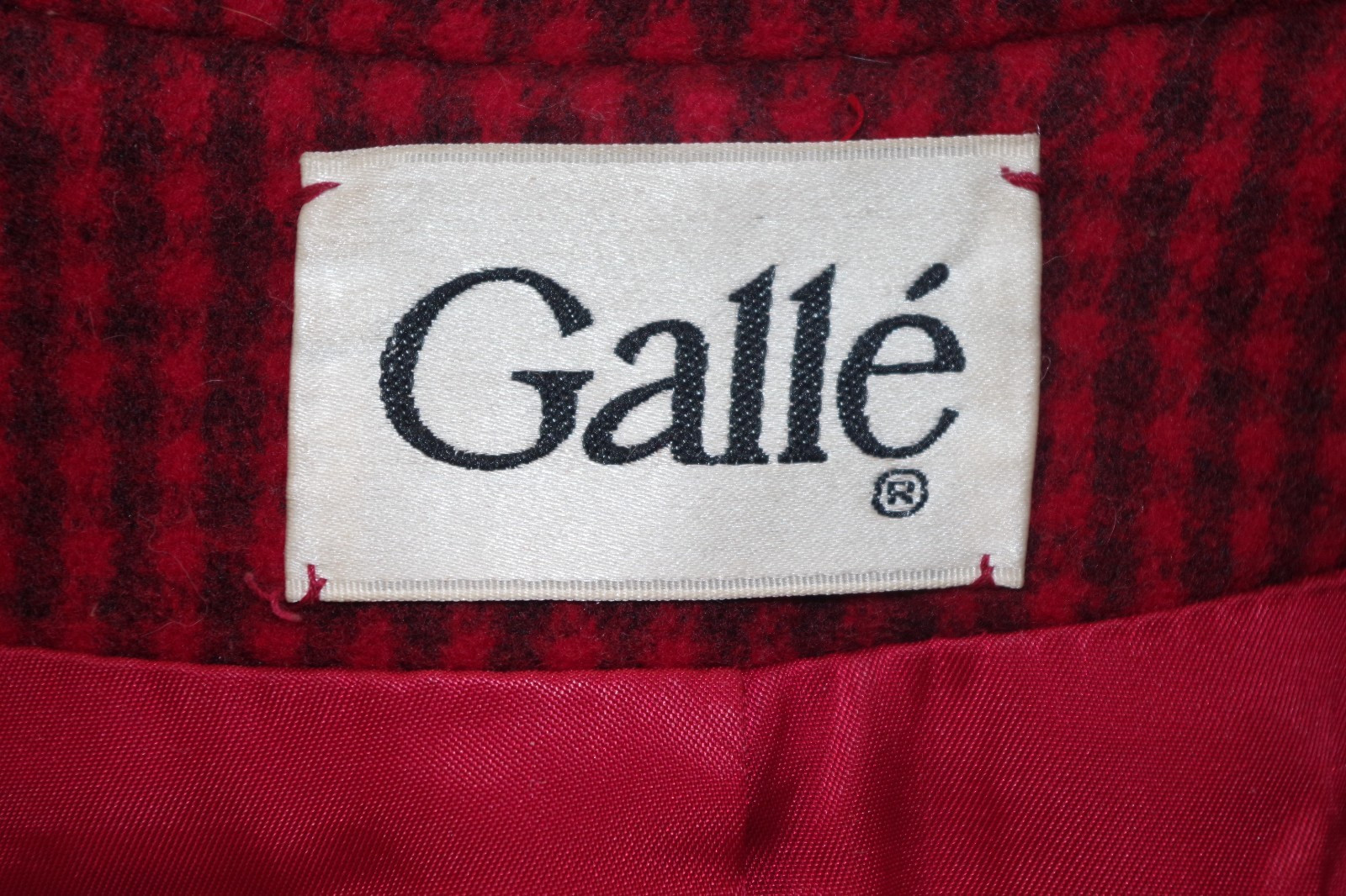 H6 Size 4 GALLE’ Awesome Vintage Coat Red & Black 100% Wool Check Anglo Fabrics