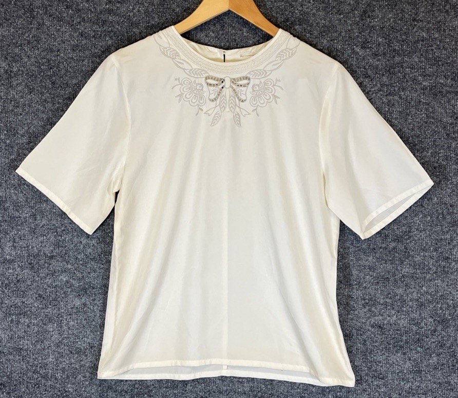 VTG 80s Ivory Cream Short Sleeve Blouse Embroidered Keyhole Back See Description