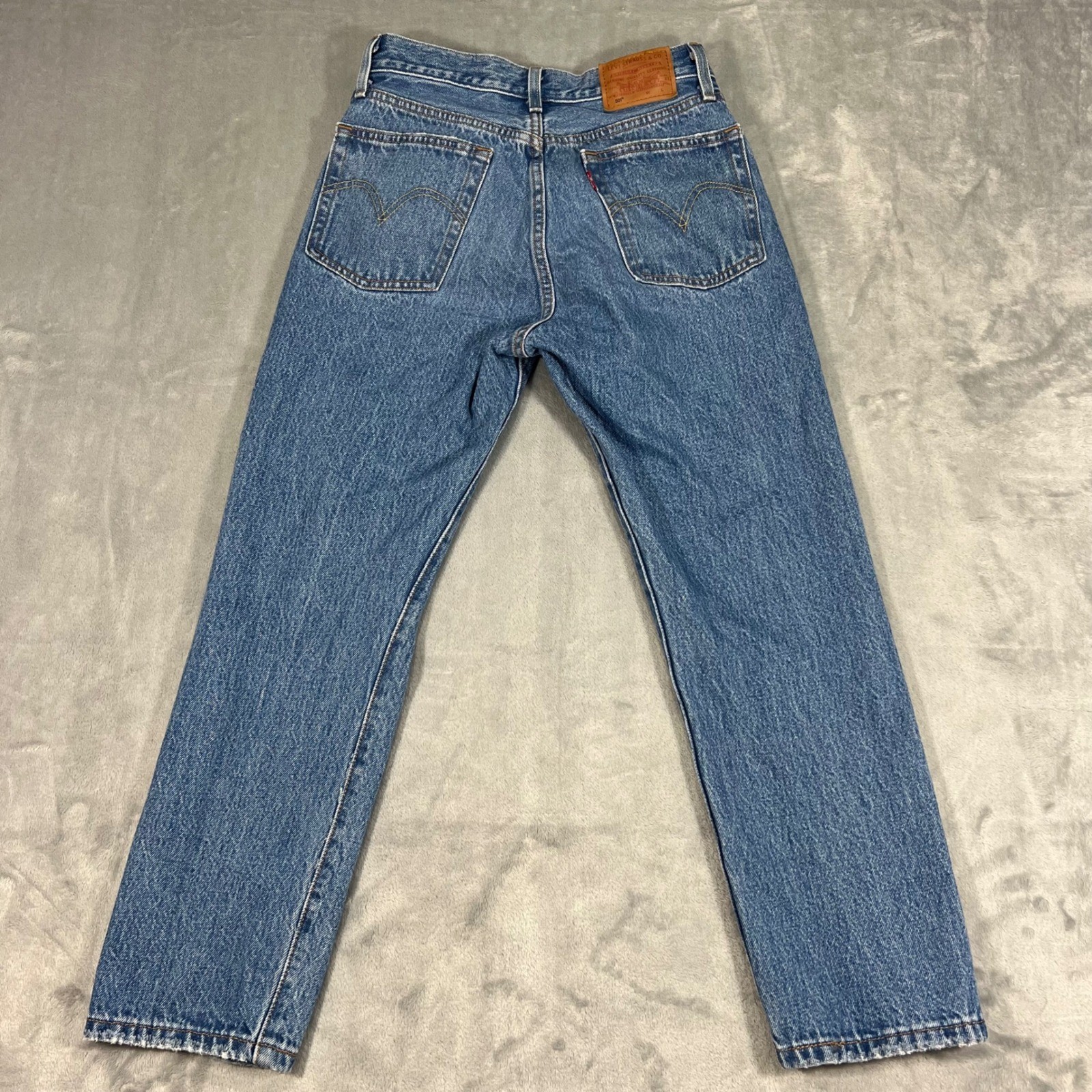 LEVI’S 501 Jeans Womens Size 26×26 Medium Wash Distressed Knee Premium Denim XX