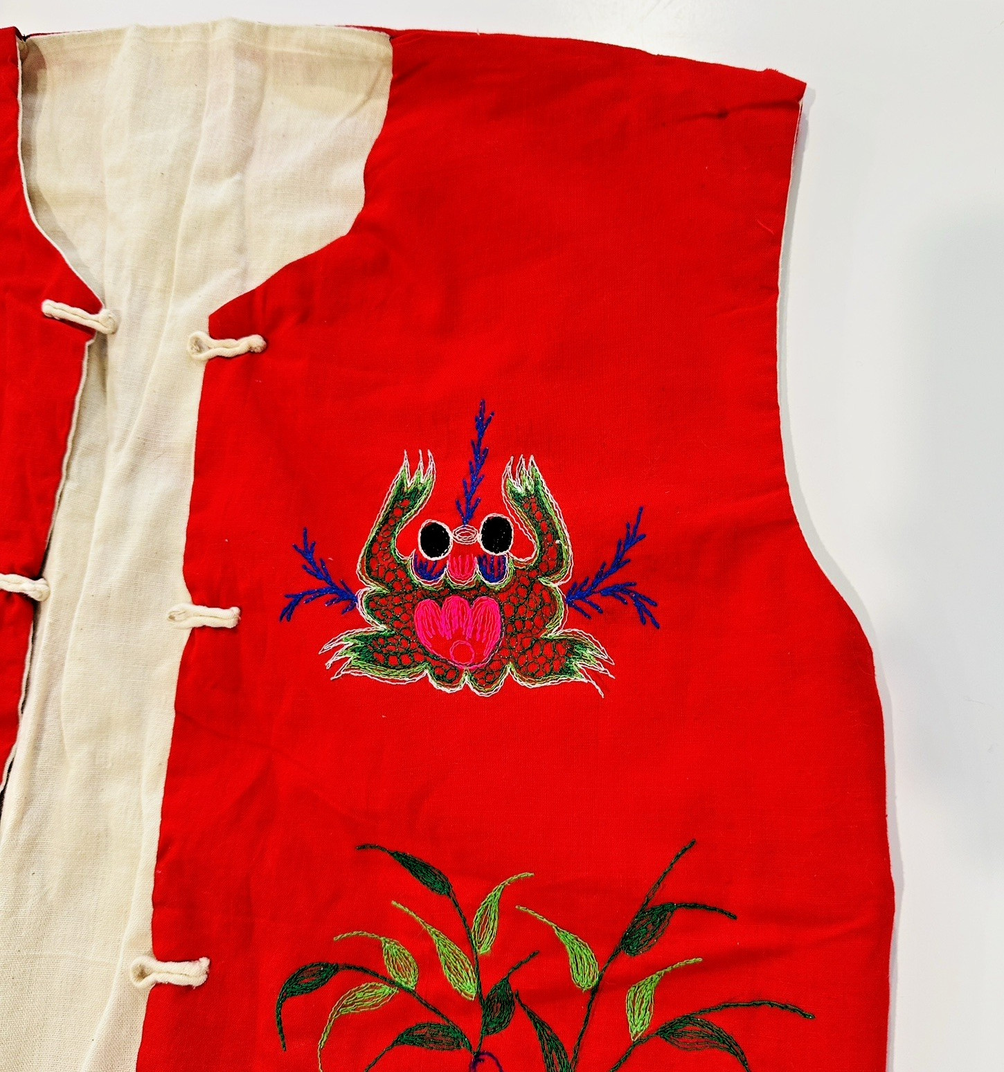 Vintage Embroidered Asian Vest Dragon Panda Frog Chinese Beautiful