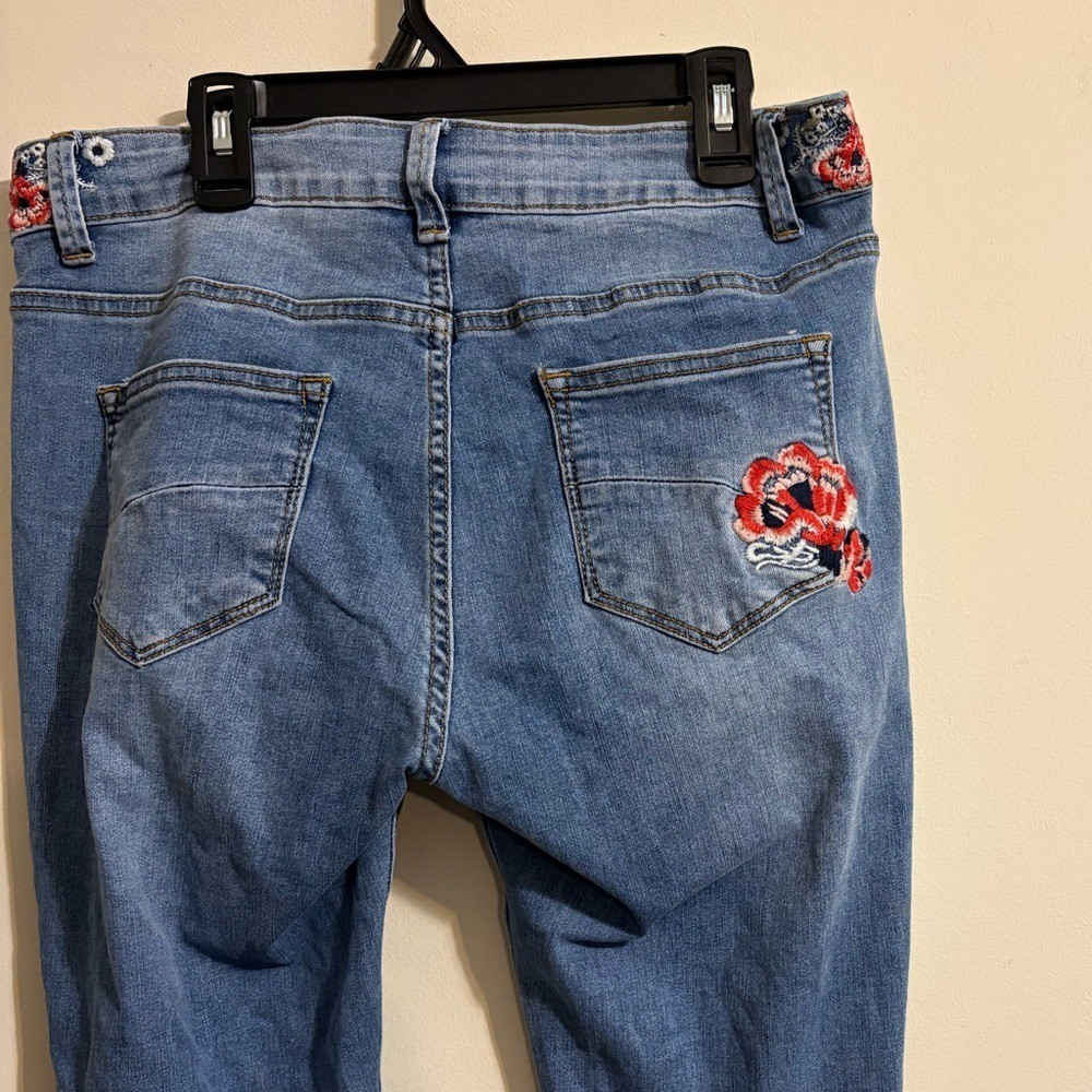 Y2K Style Women’s SZ 30 Embroidered Flared Blue Jeans Floral Flower multi color