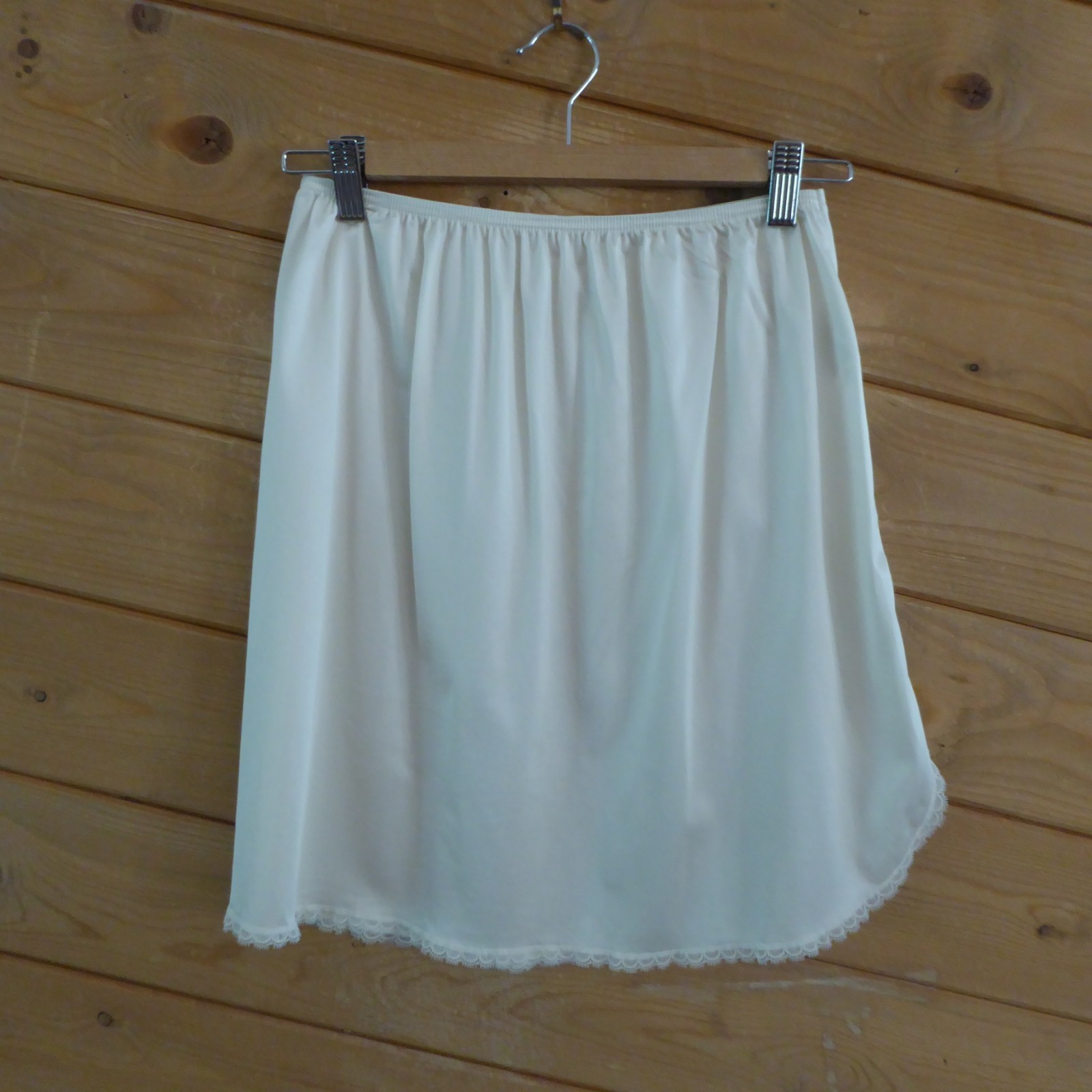 Vanity Fair Champagne Cream Off White 100% Nylon Slip Skirt Waistband Pull On M