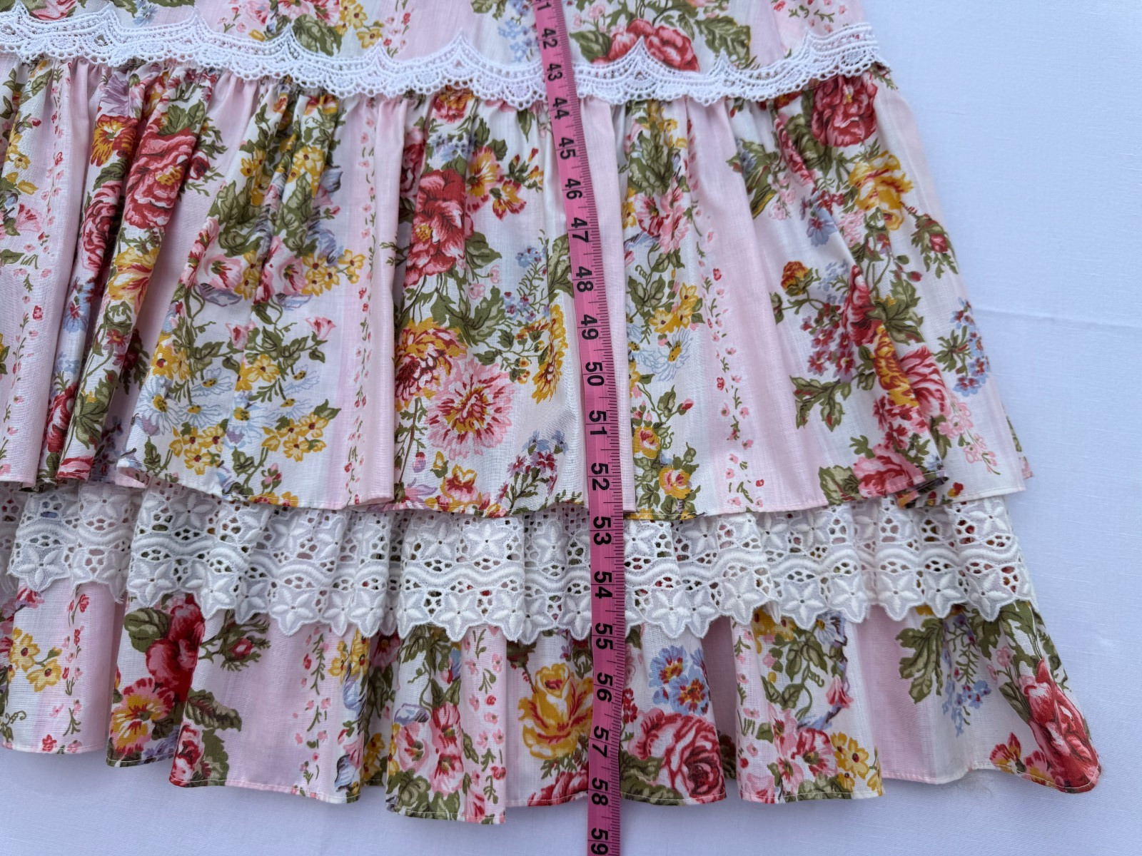 Lovely Vintage Floral Maxi Dress – Lace Trim – Full Skirt – Size Medium