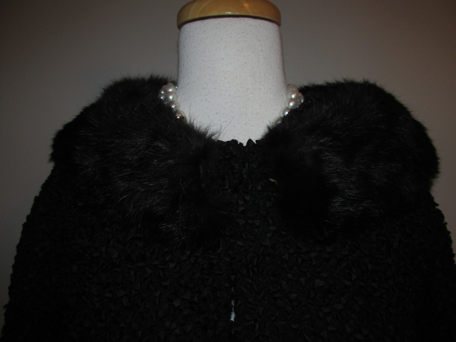 Vintage Size L Black Textured Fabric Fur Collar Jacket Three Quarter Sleeves