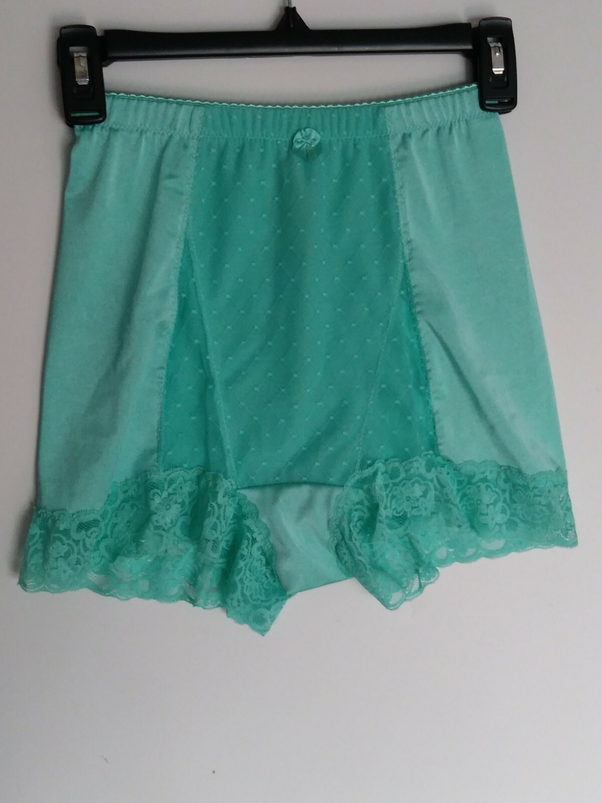 RONDA SHEER SHORT PANTY SZ MEDIUM SATIN GREEN W.LACE NEW NO TAGS