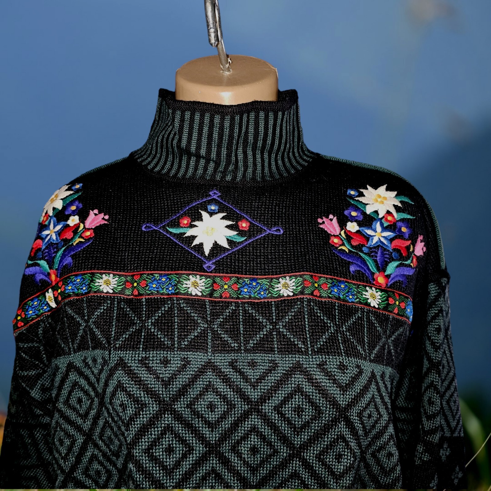 Obermeyer Chloe Colorful Turtleneck Wool Knit Pullover Sweater Womens Sz M SB2