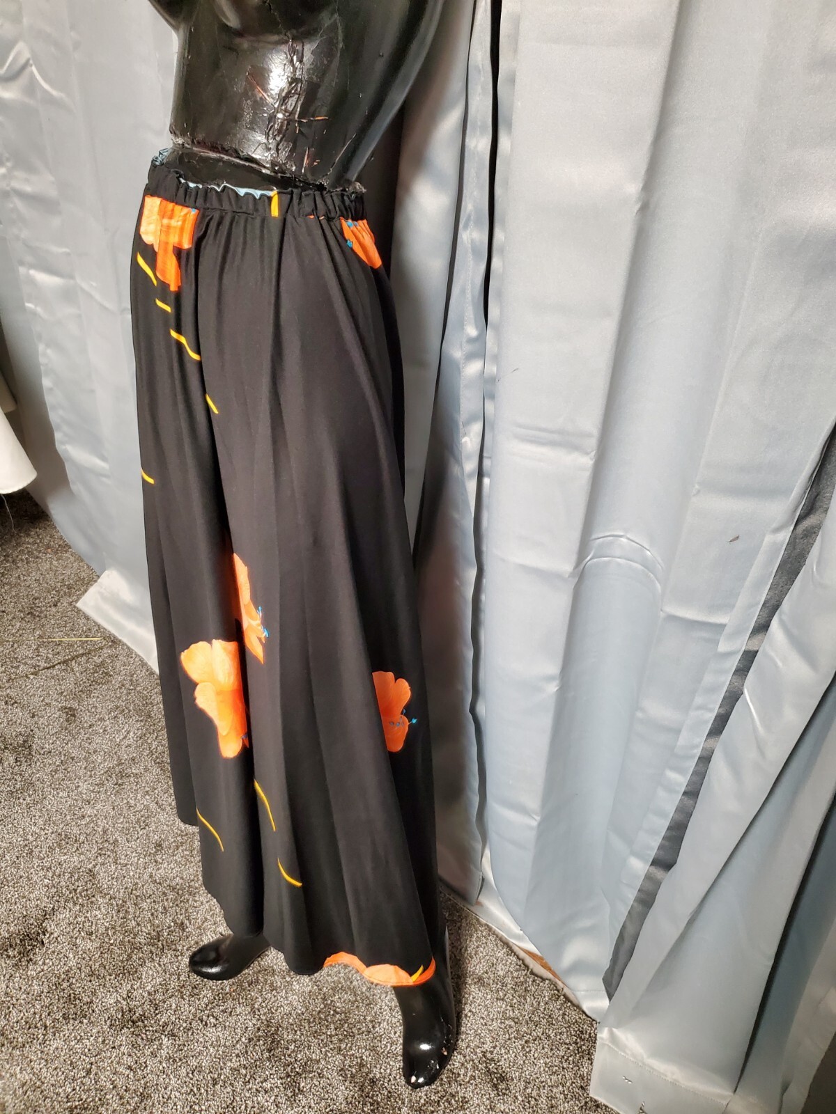 S-M VTG 1960s 70 Hawaiian HIBISCUS Maxi Skirt Flower boho Hippie Black W/ Orange
