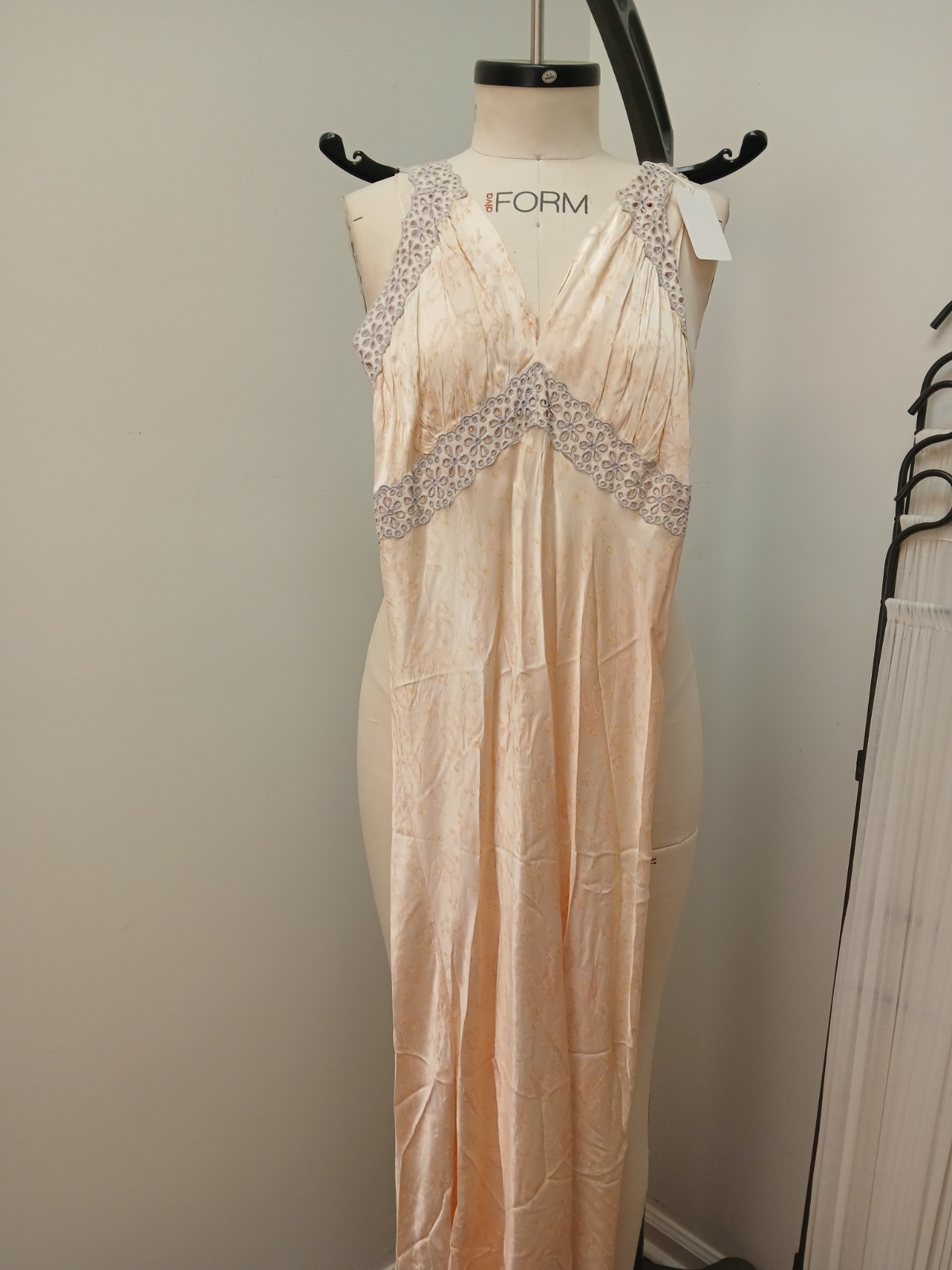 Vintage 1930s Society Lingerie Peach Silk And Lace Night gown
