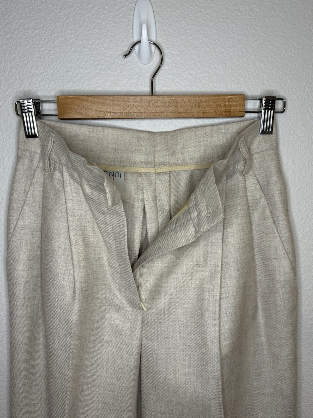 Vtg MONDI Germany 100% Virgin Wool Pleated Slacks US 2 34 Oatmeal High Rise