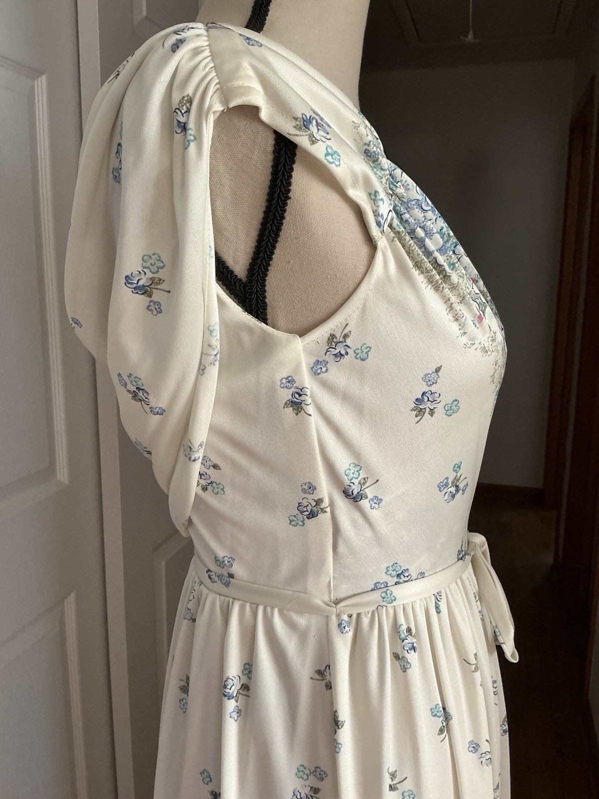 Vintage 1970s Ivory/Blue Floral Maxi Dress Sz 9/10 Goddess Bridesmaid NWT