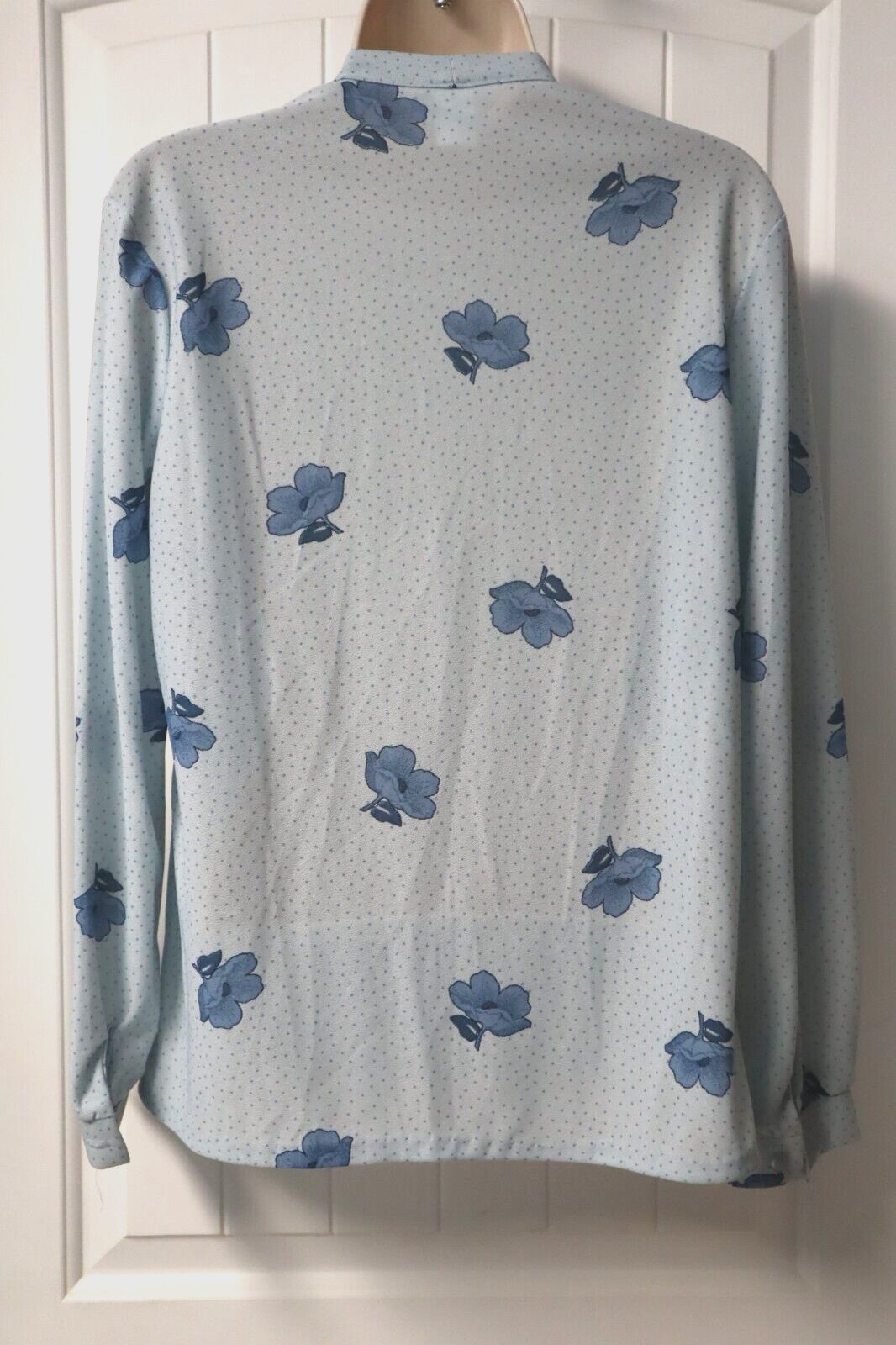 Vintage 1970s ECCOBAY long sleeve button up floral blue blouse size 13-14 (USA)