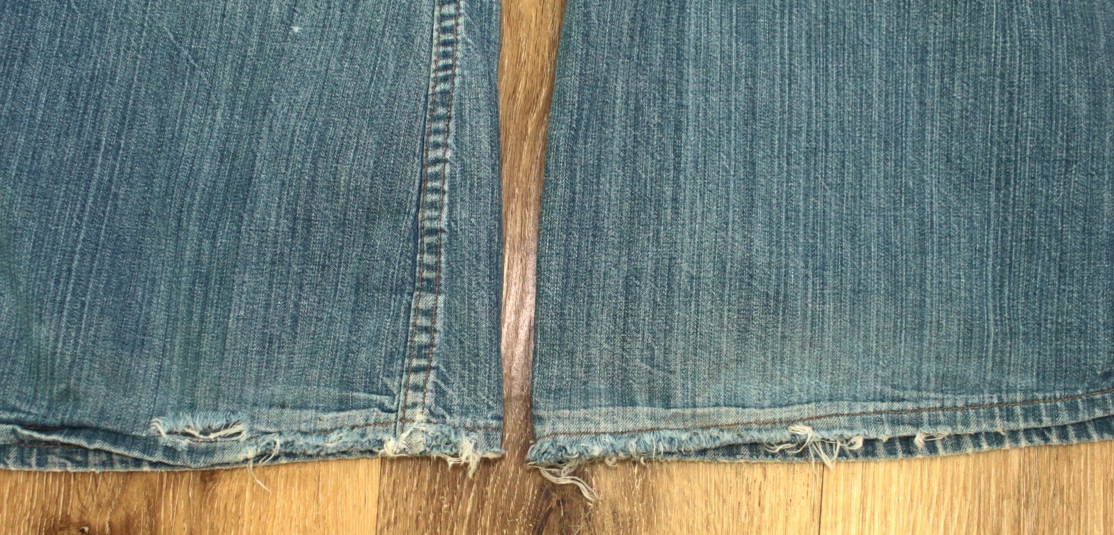 VTG Womens 70s Wrangler Denim Bell Bottom Jeans W/ Arrow Belt Loops Sz 33″ 1970s