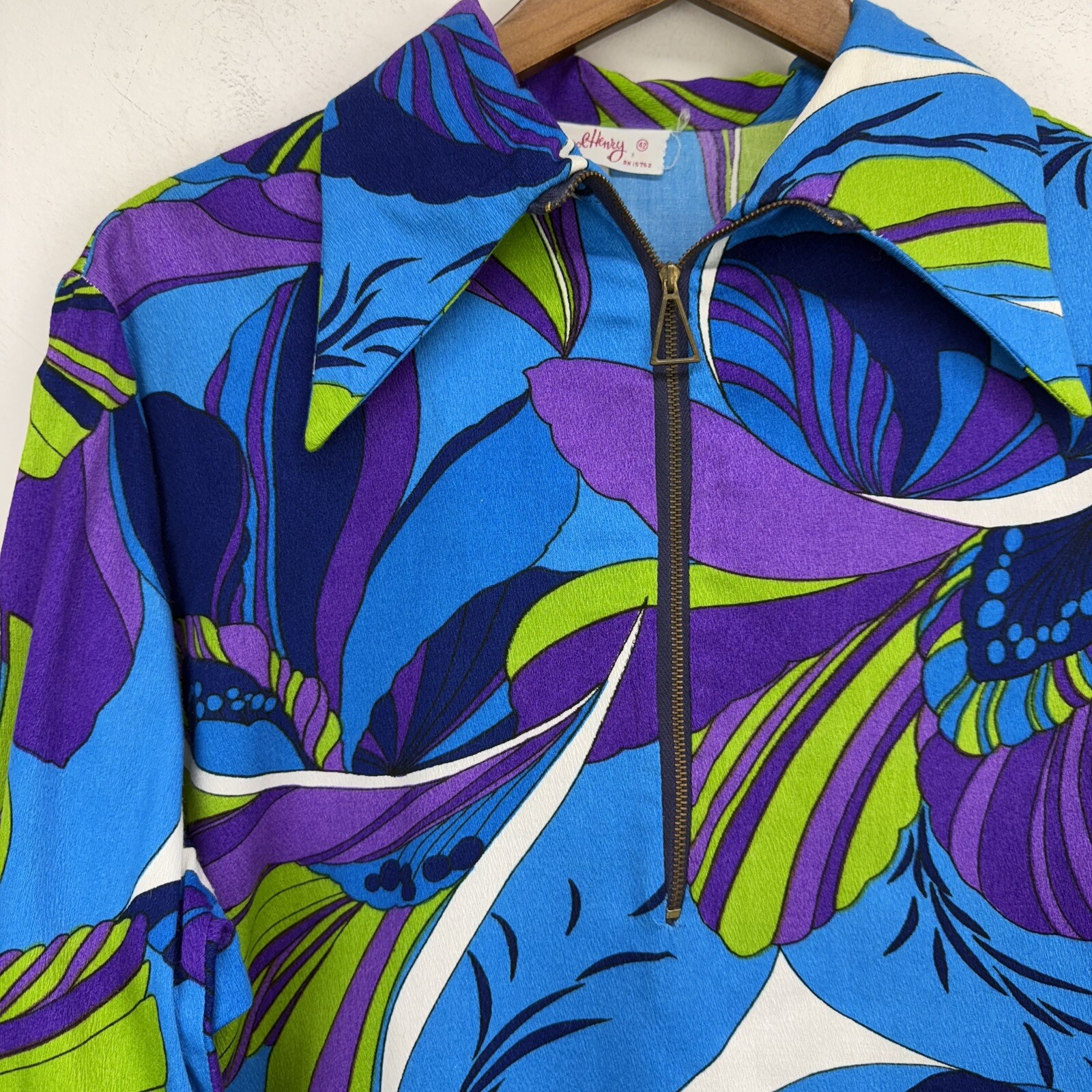 Vintage 70s Carol Henry size 42 Women’s Blue Purple Green Floral Pullover Top