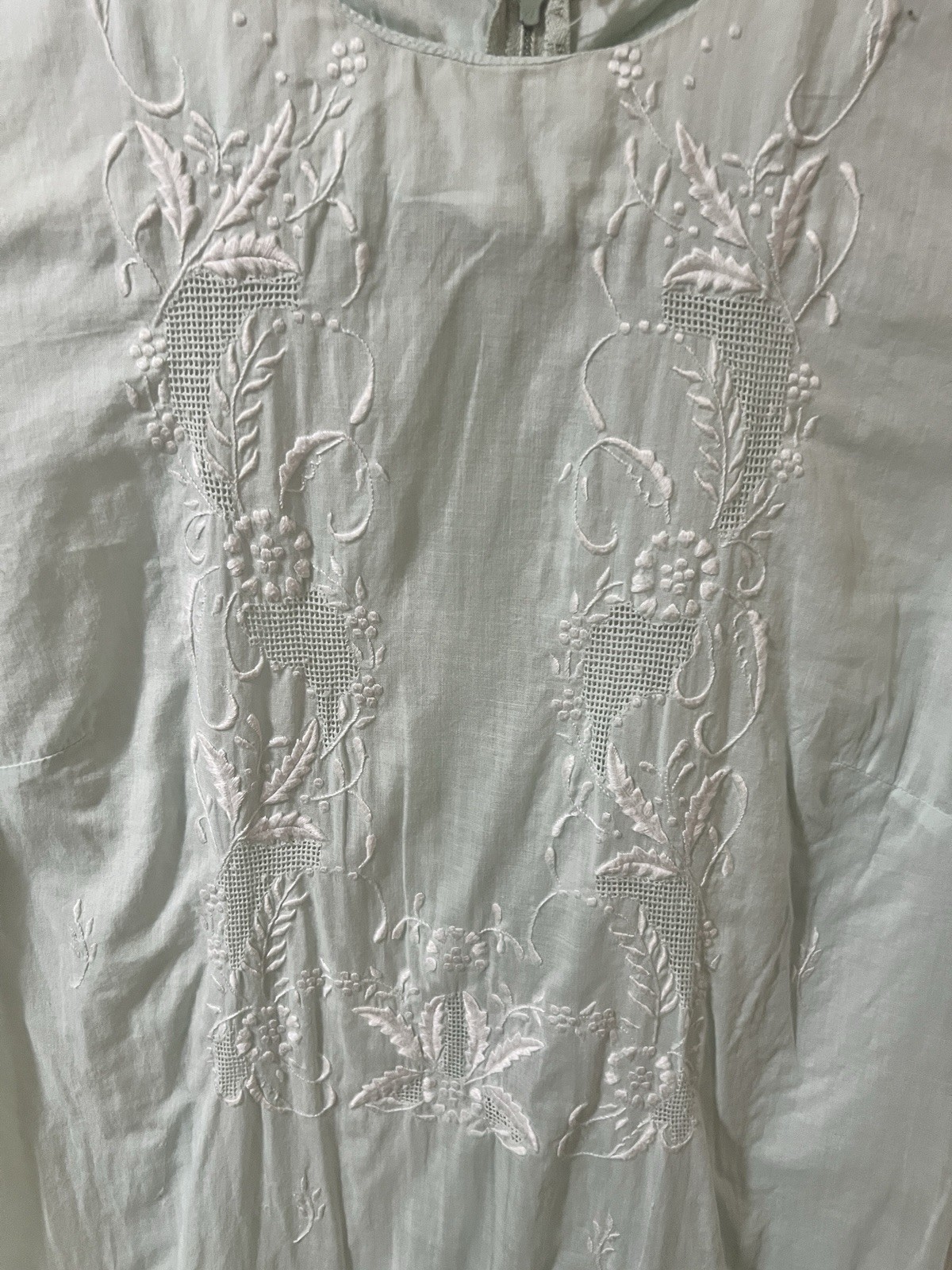 A vintage 1960 shift dress Soft Pastel Mint Green With embroidery Detail Sz Sm