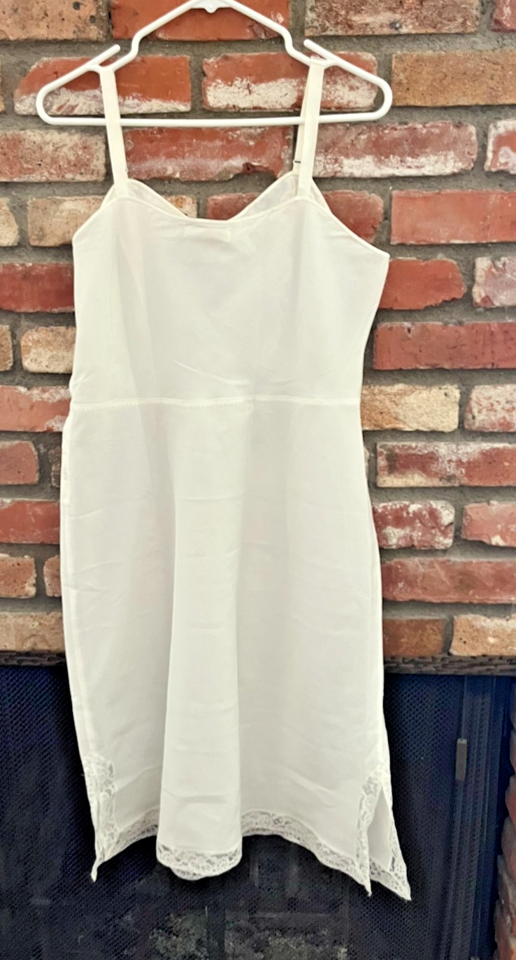 Vintage 1960s Barbizon White Tafredda Full Slip, Size 40 w/10″ Side Zipper!