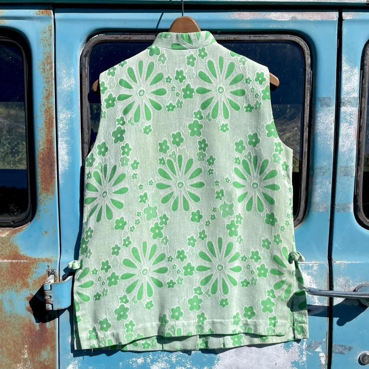 60s Pacific Isle Creations of Hawaii white & lime green daisy gilet blouse