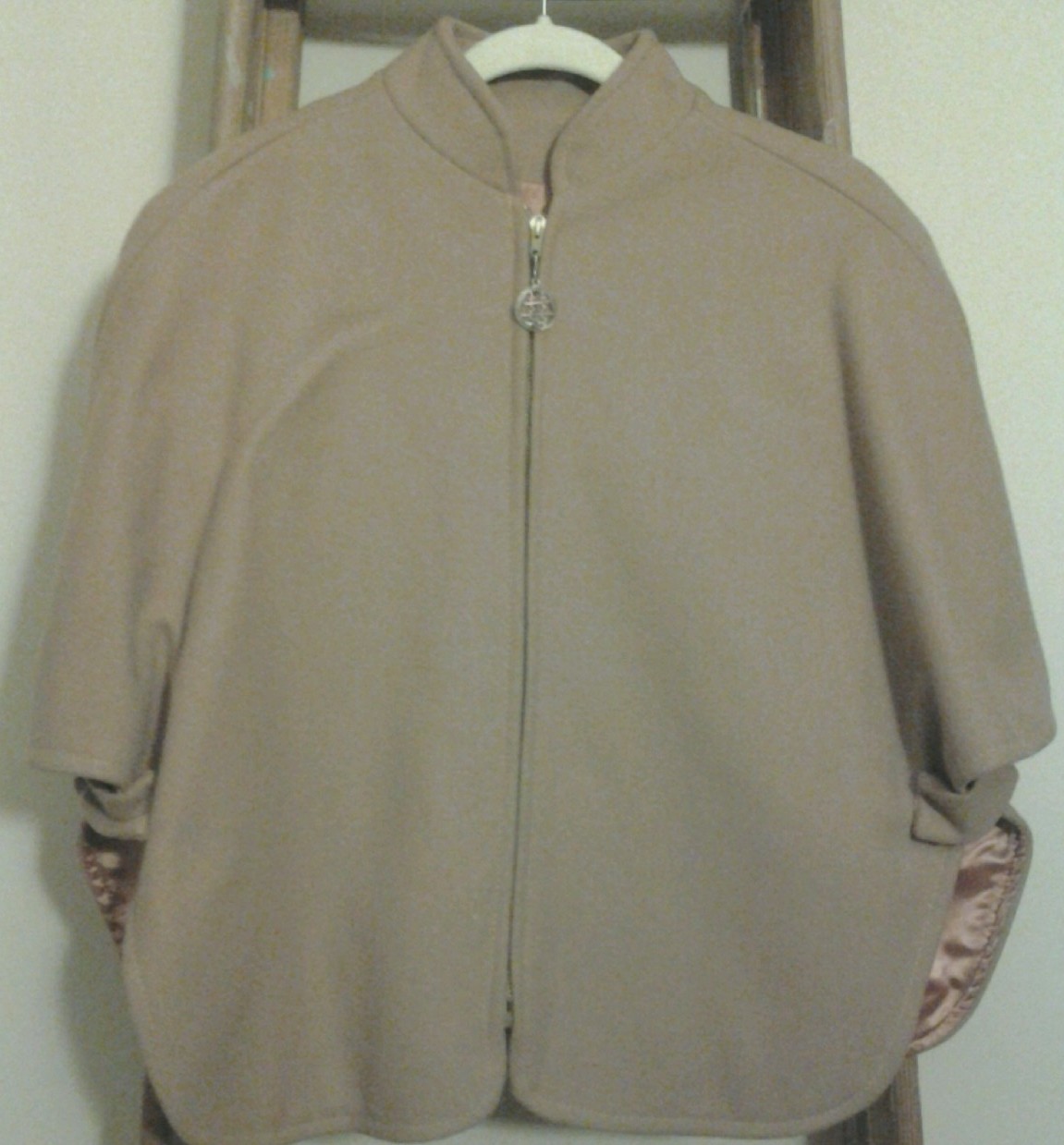 Women’s Vintage Short Camel (Beige Colored) Cape – Approx Size 6-10 ? Petite