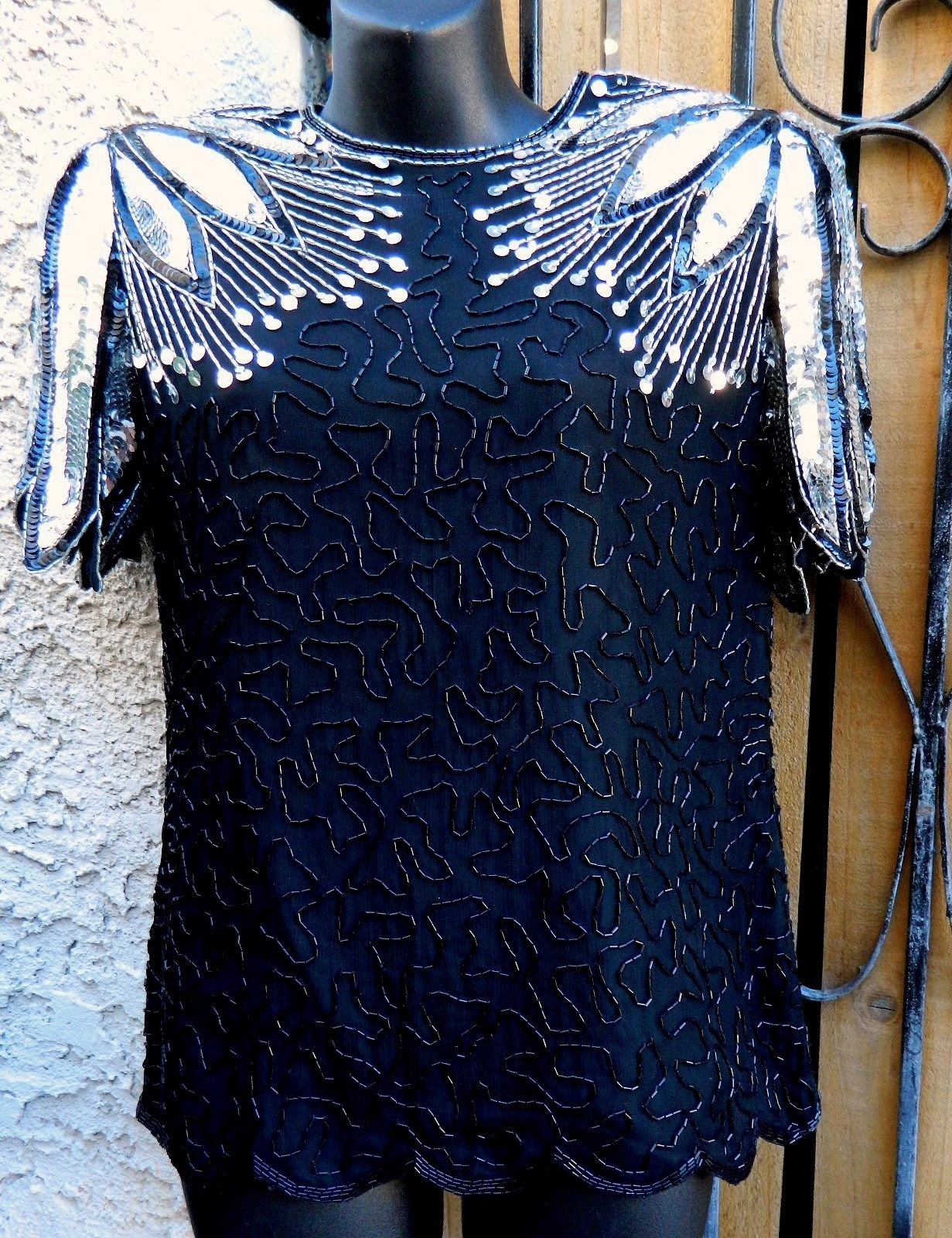 LAURENCE KAZAR VINTAGE TOP SZ M BLACK SILVER SEQUINS BEADS SHORT SLEEVE