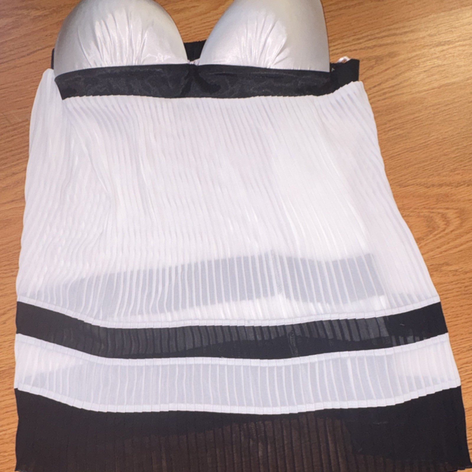 Linea Donatella White Black Pleated Slip Dress SizeL100%Poly has shoulder straps